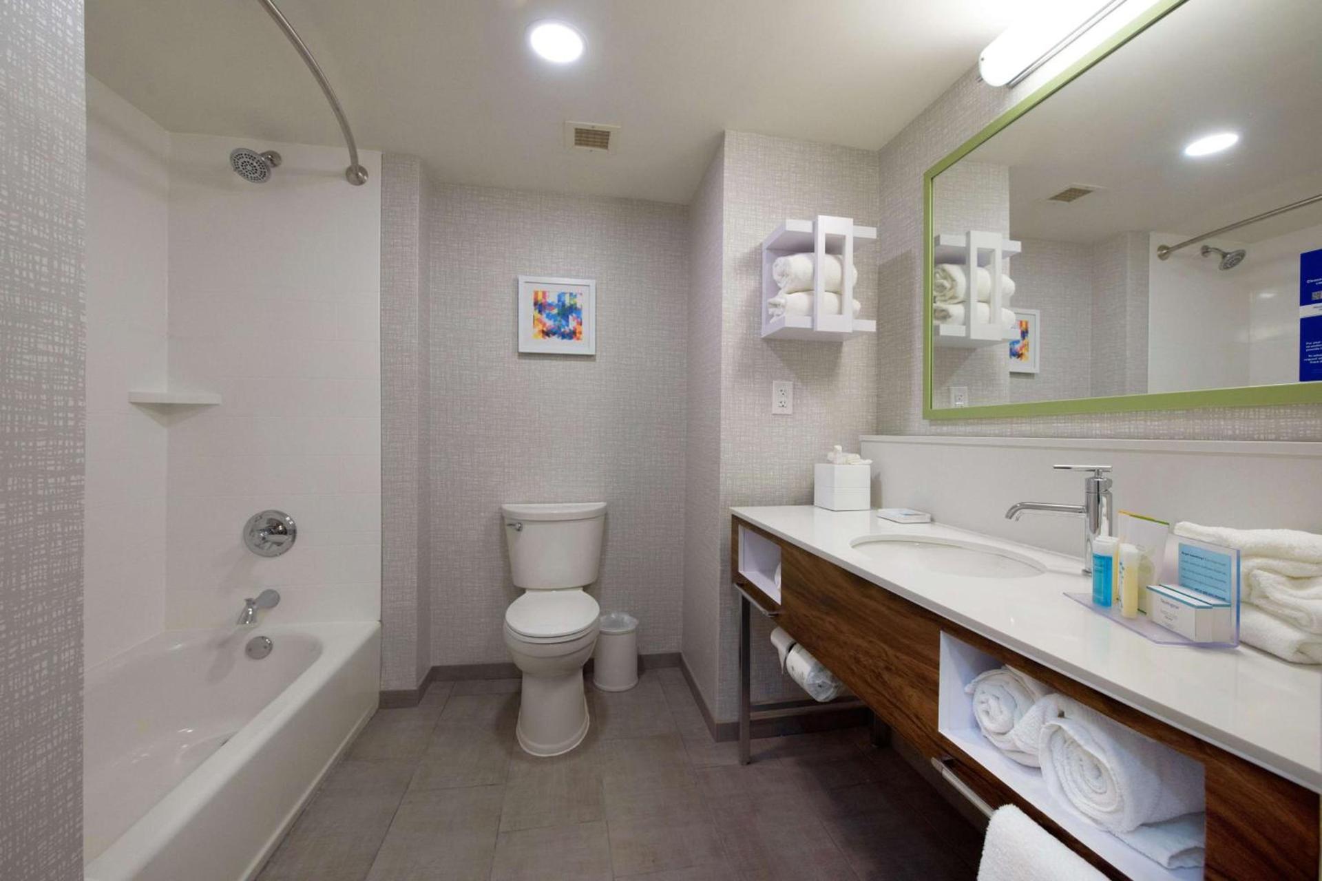 Hampton Inn Fayetteville photo 17