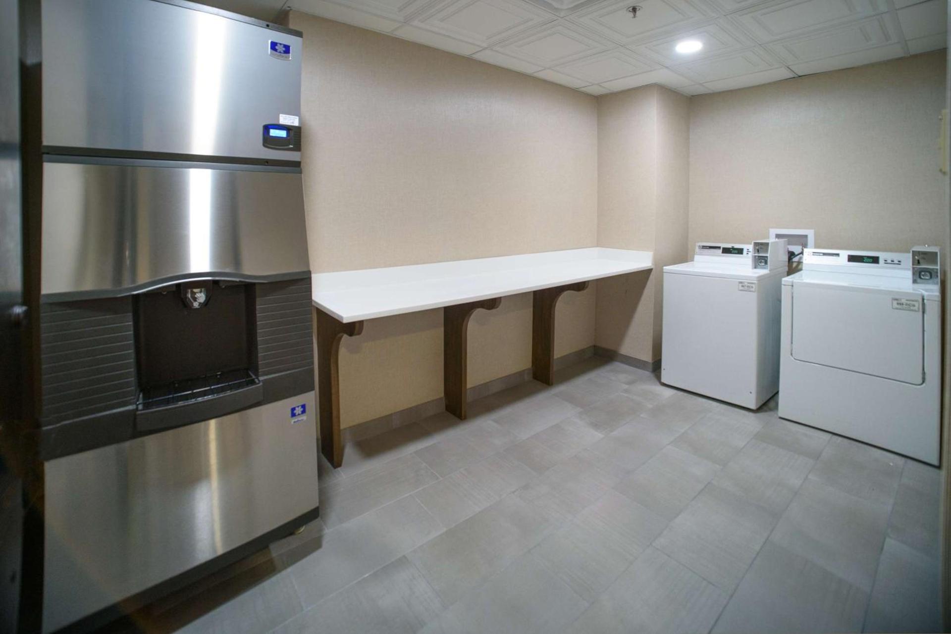 Hampton Inn Fayetteville photo 20