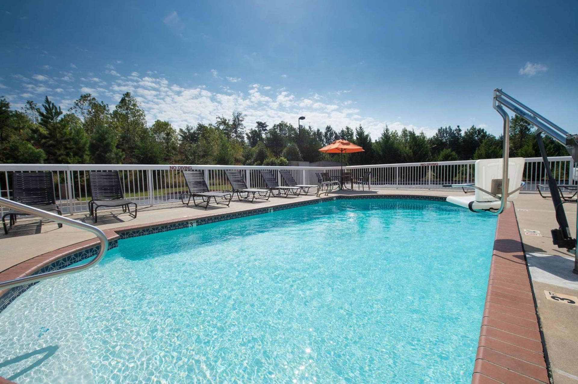 Hampton Inn Cornelia photo 4