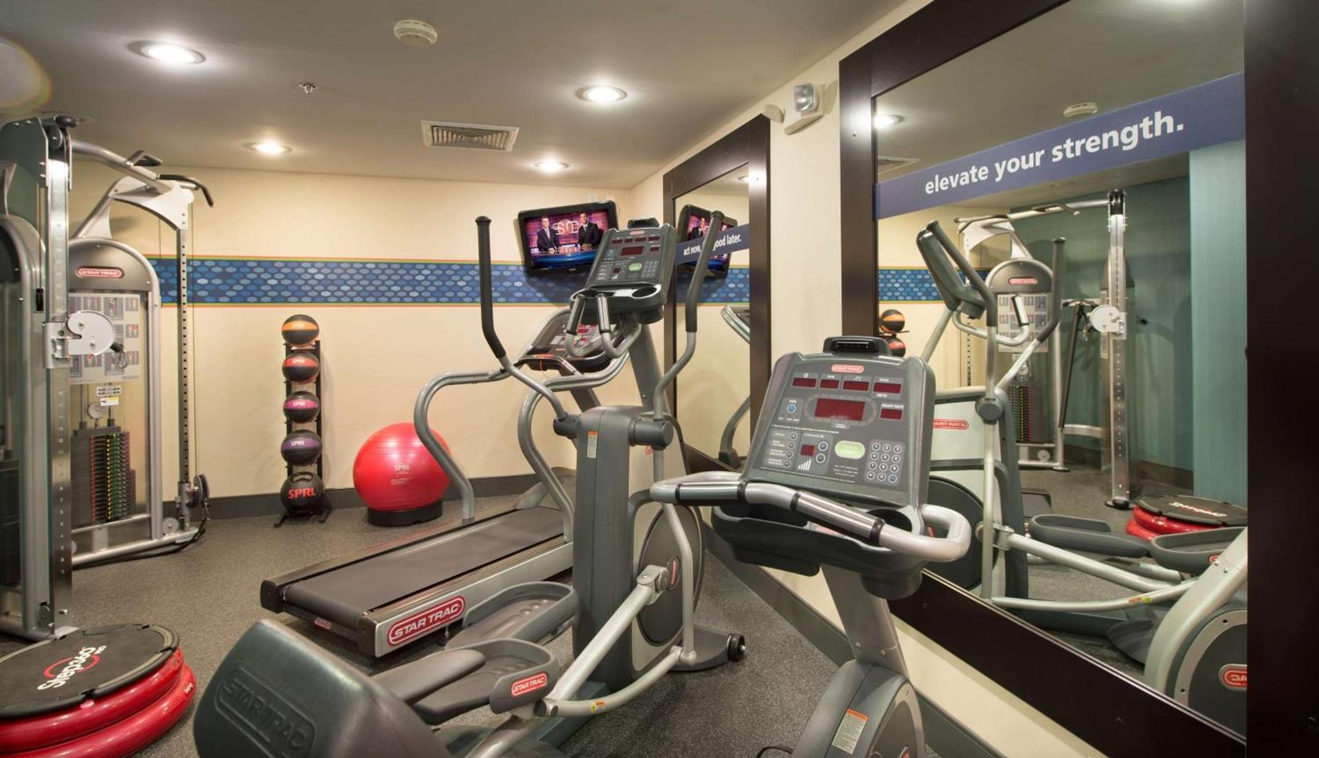 Hampton Inn Cornelia photo 8