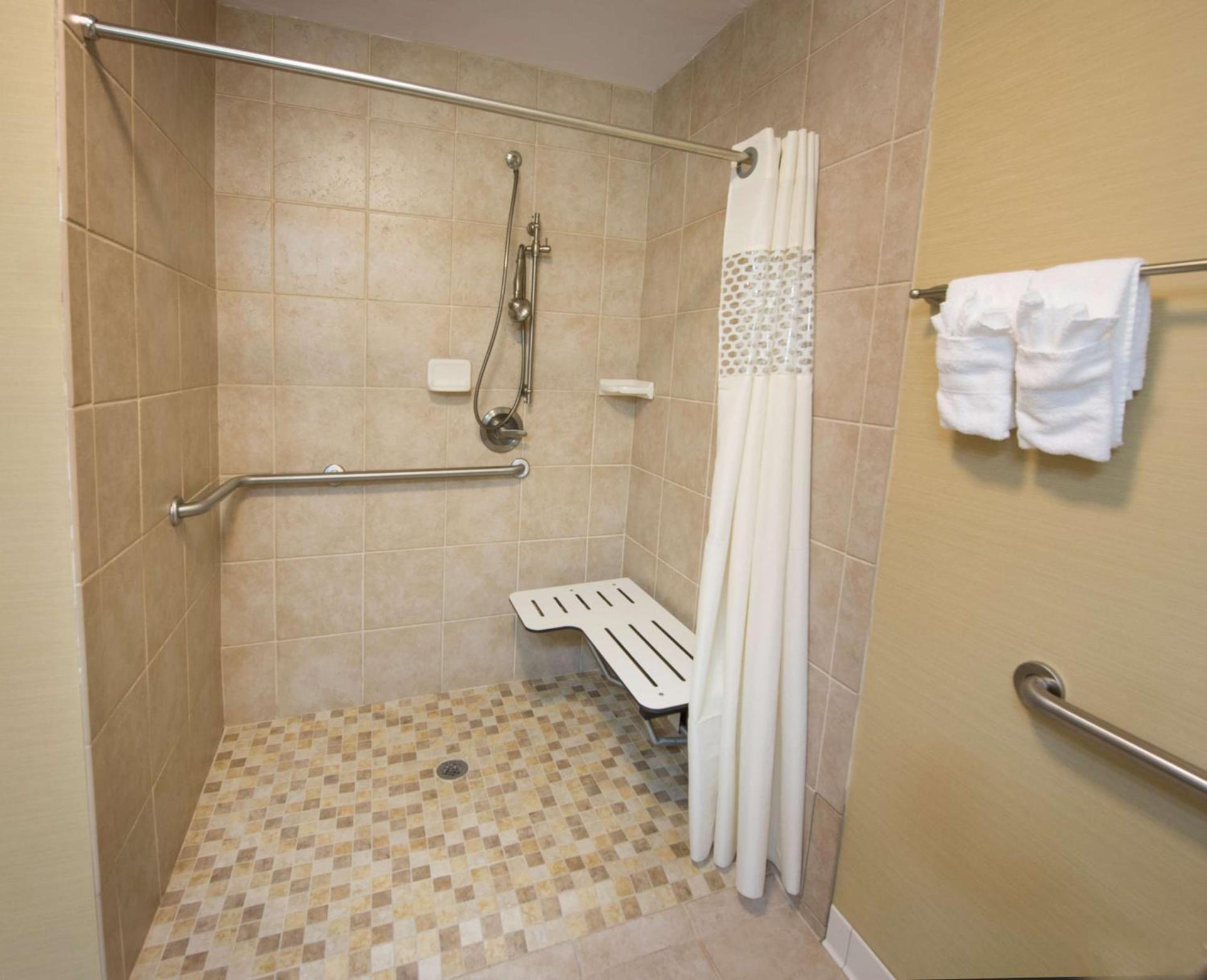 Hampton Inn Cornelia photo 14