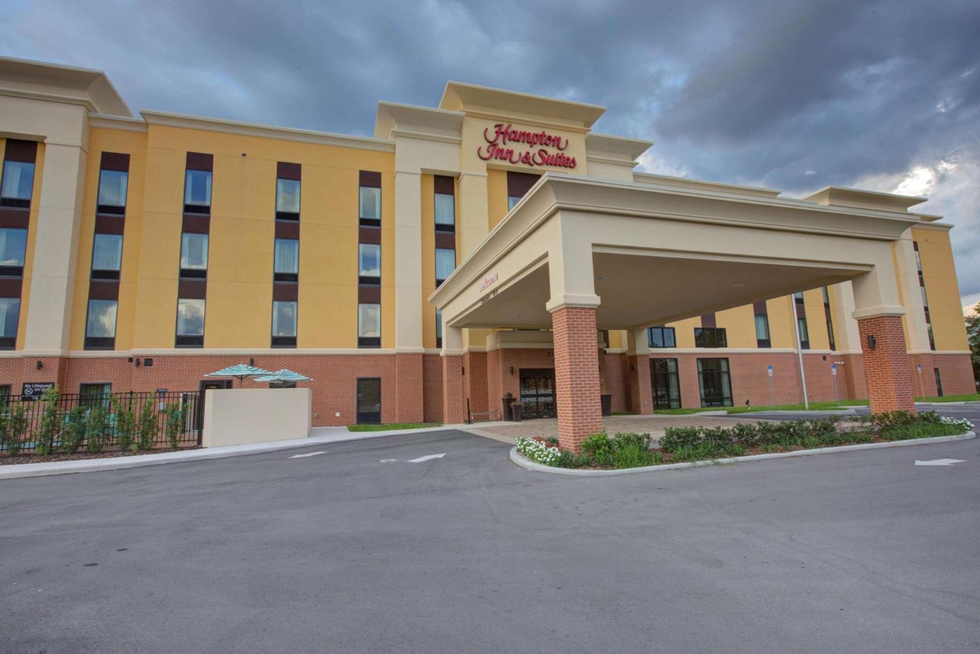 Hampton Inn & Suites by Hilton Tampa Busch Gardens Area photo 3