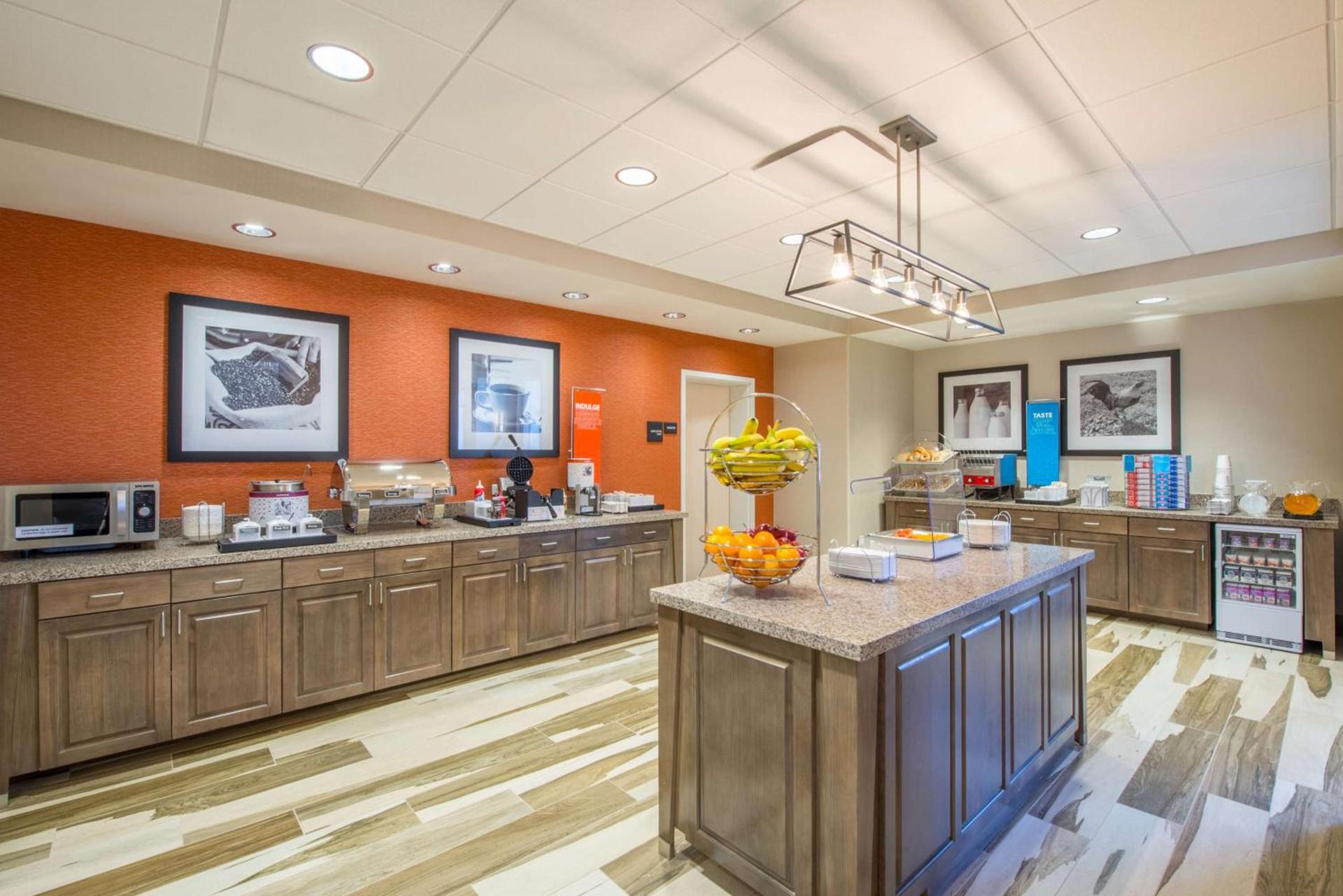 Hampton Inn & Suites Phoenix - East Mesa in Gilbert photo 9