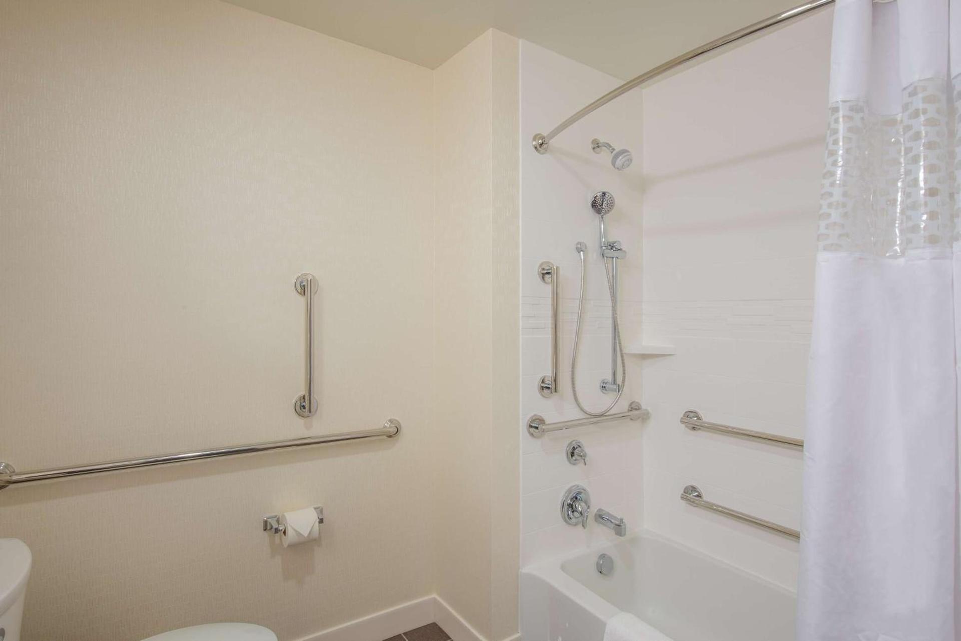Hampton Inn & Suites Phoenix - East Mesa in Gilbert photo 17