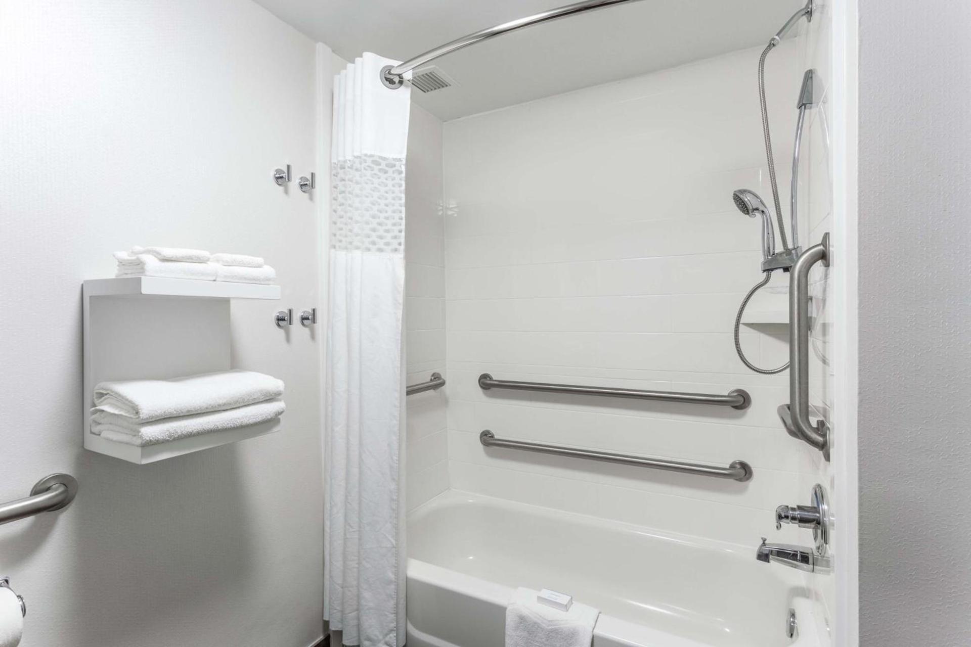 Hampton Inn Biloxi-Ocean Springs photo 13
