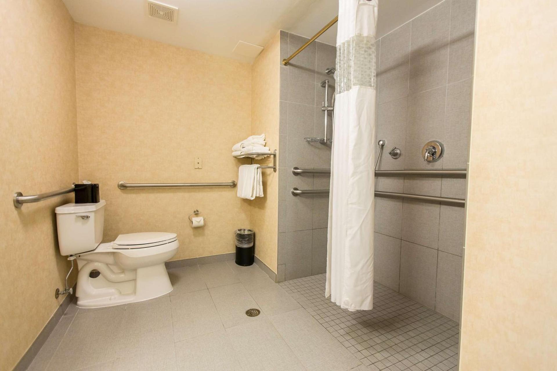 Hampton Inn and Suites Parsippany/North photo 16