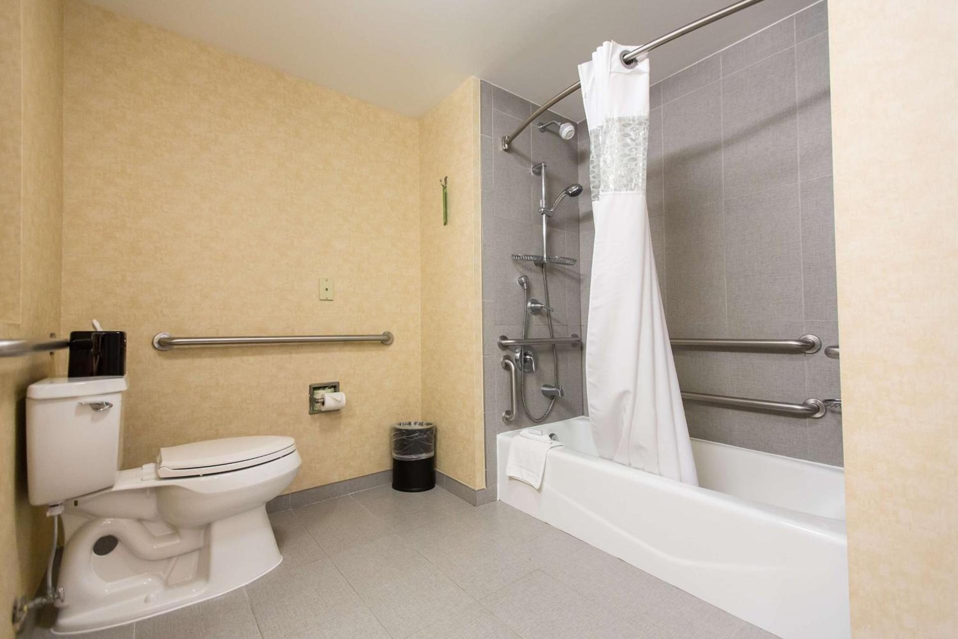 Hampton Inn and Suites Parsippany/North photo 17