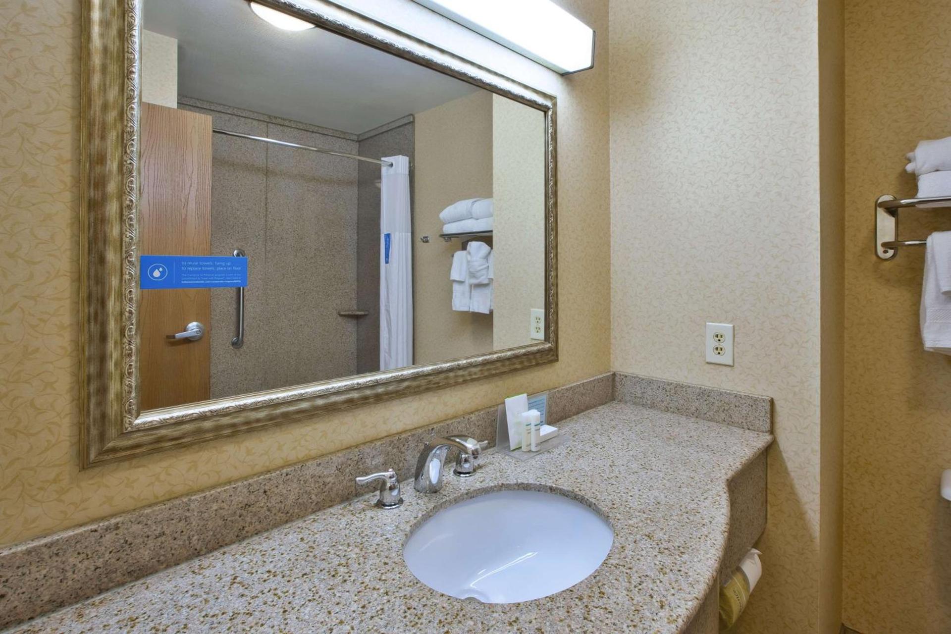 Hampton Inn Pittsburgh Area-Beaver Valley-Center Township photo 18
