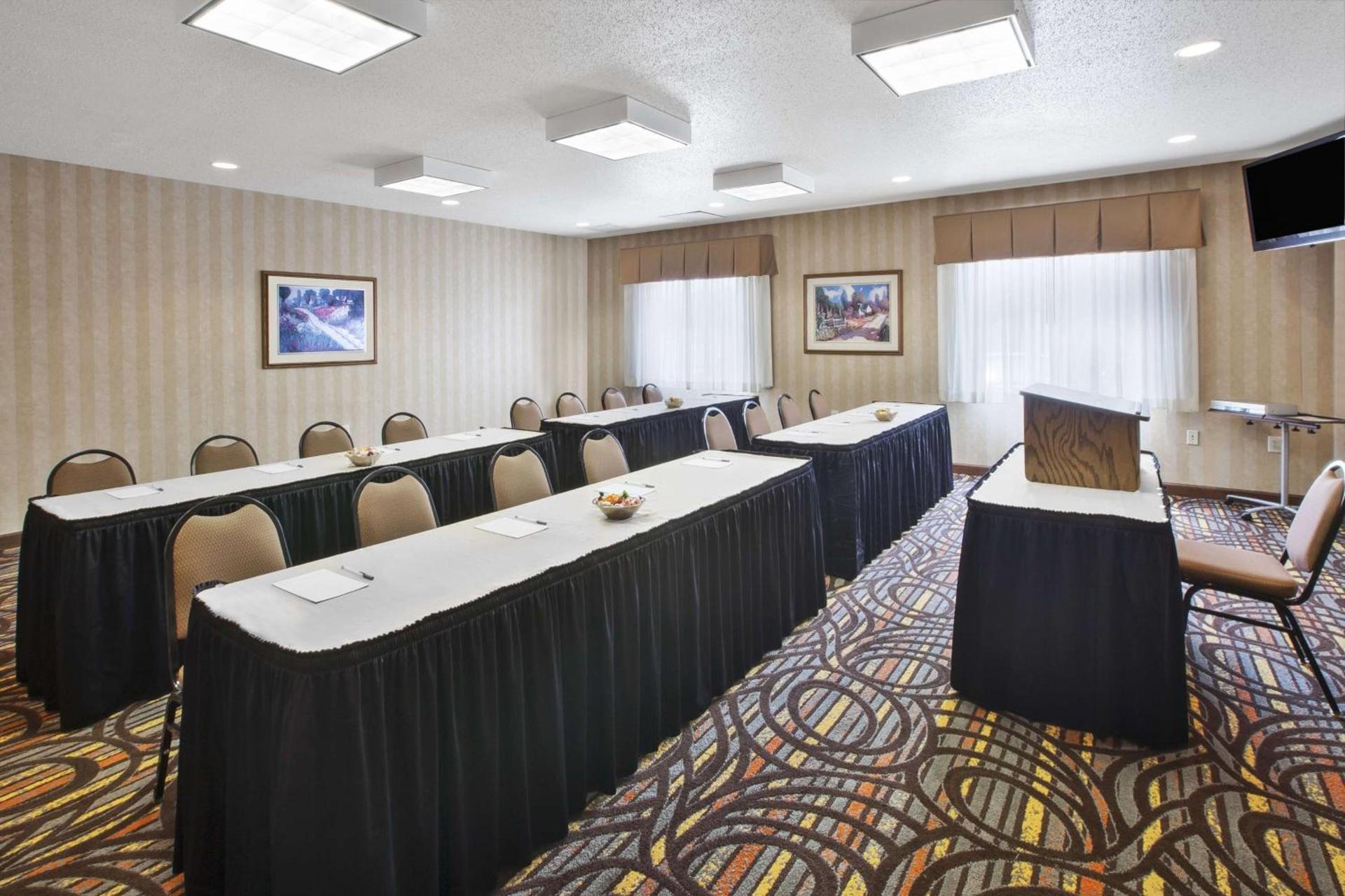 Hampton Inn Pittsburgh Area-Beaver Valley-Center Township photo 20
