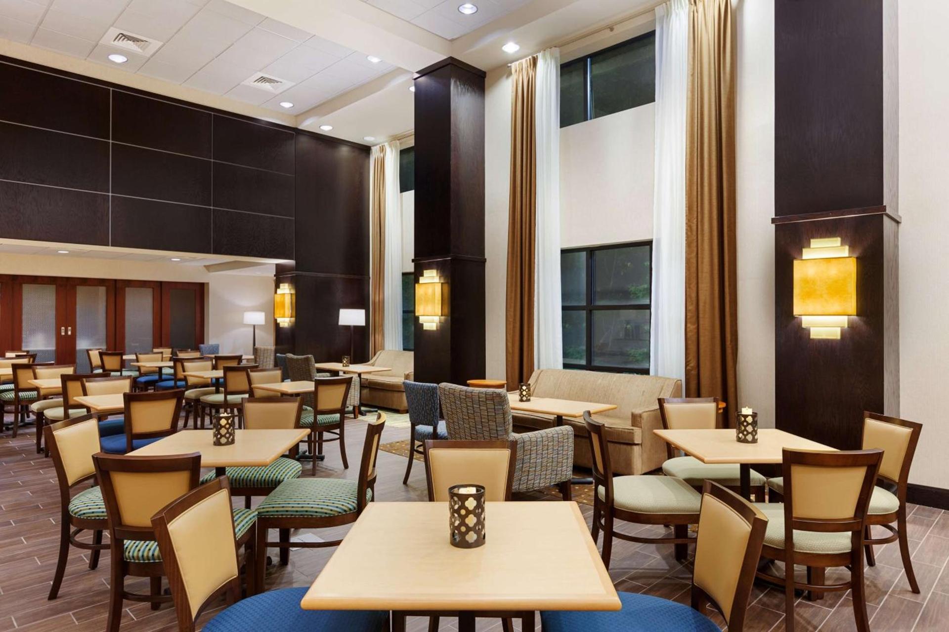 Hampton Inn and Suites Camp Springs photo 2