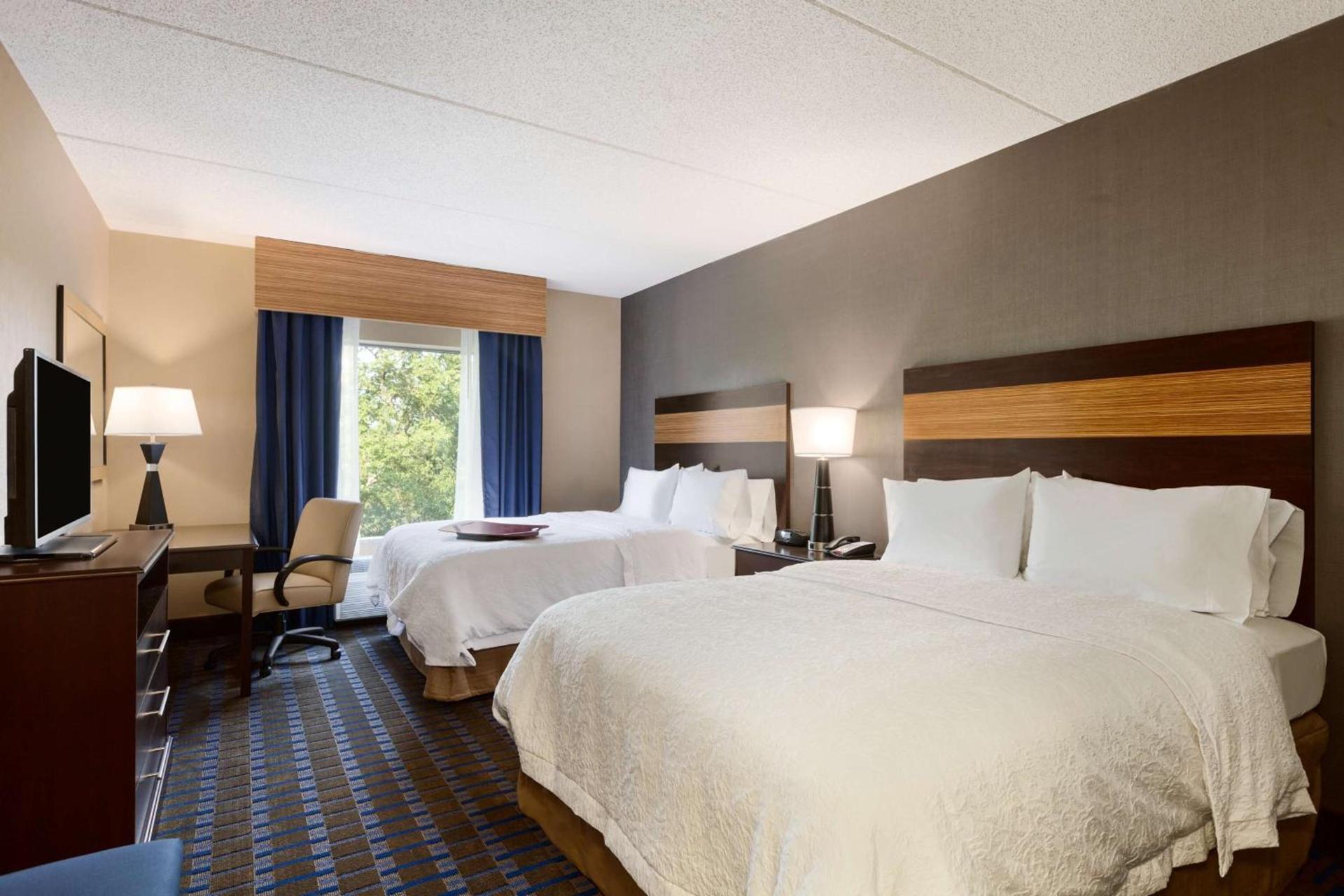 Hampton Inn and Suites Camp Springs photo 8
