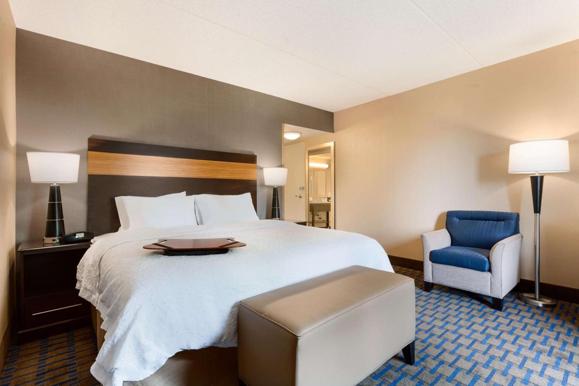 Hampton Inn and Suites Camp Springs photo 10