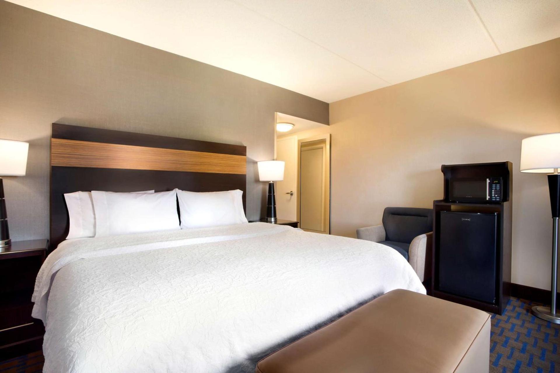 Hampton Inn and Suites Camp Springs photo 13