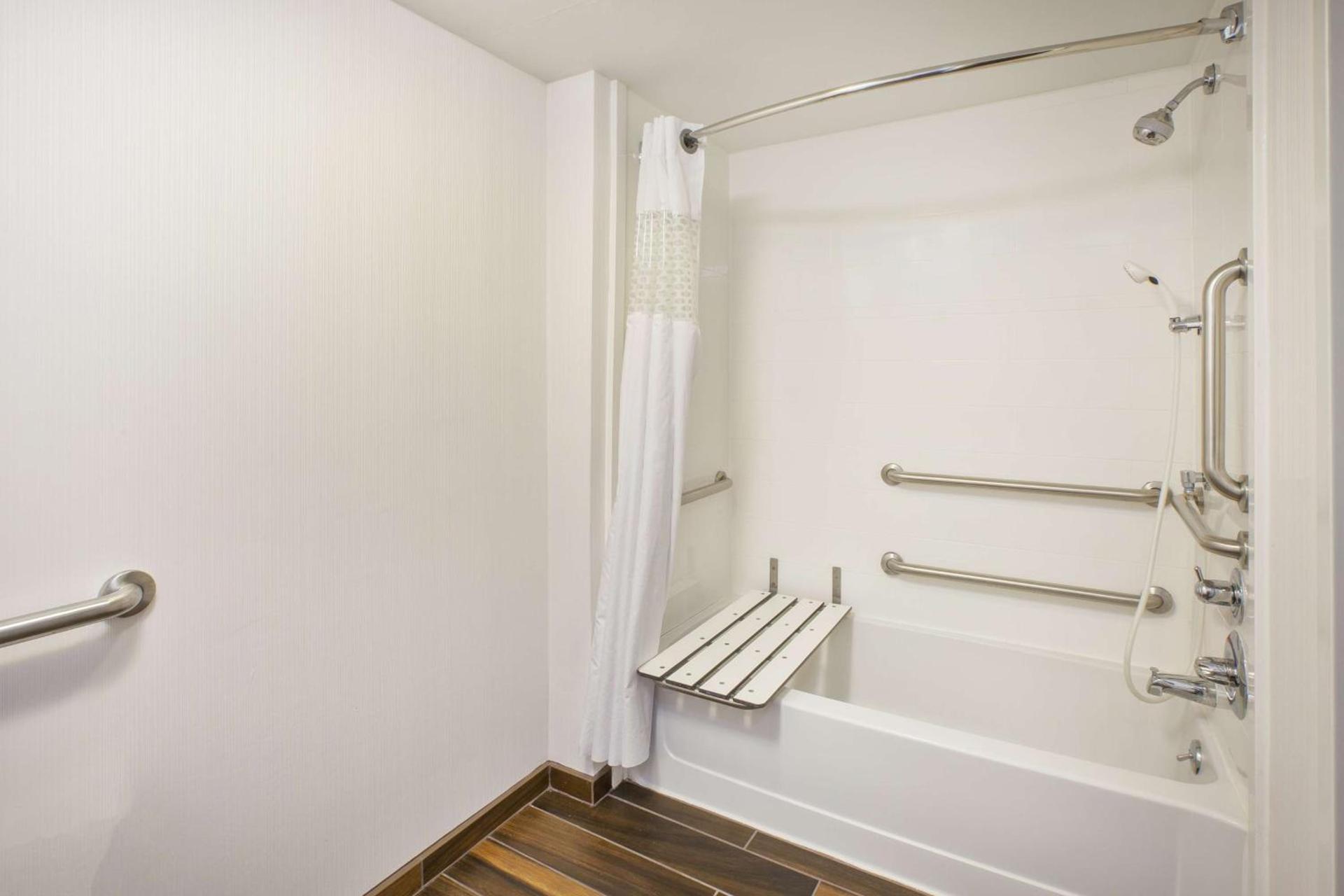 Hampton Inn Gaylord photo 17