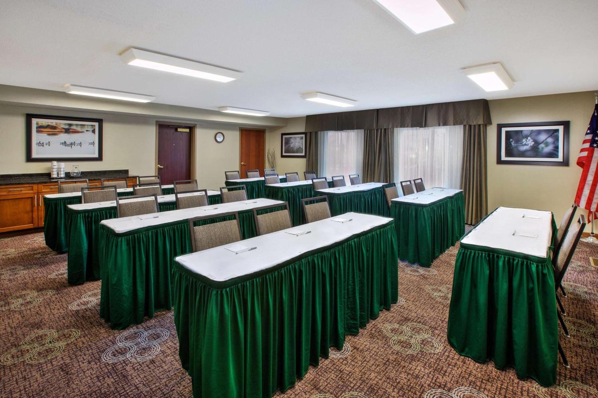 Hampton Inn Gaylord photo 20