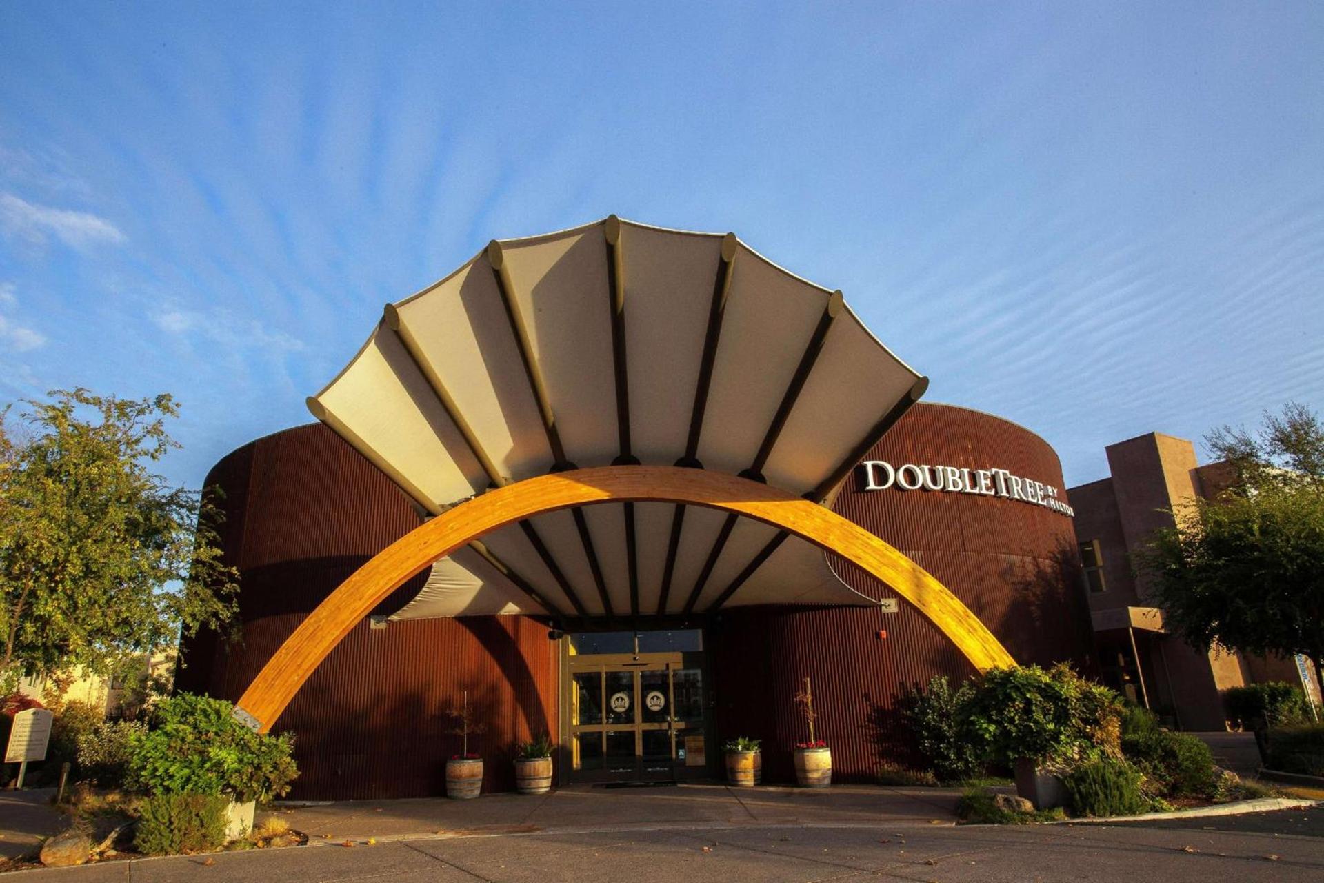 DoubleTree by Hilton Napa Valley - American Canyon photo 2