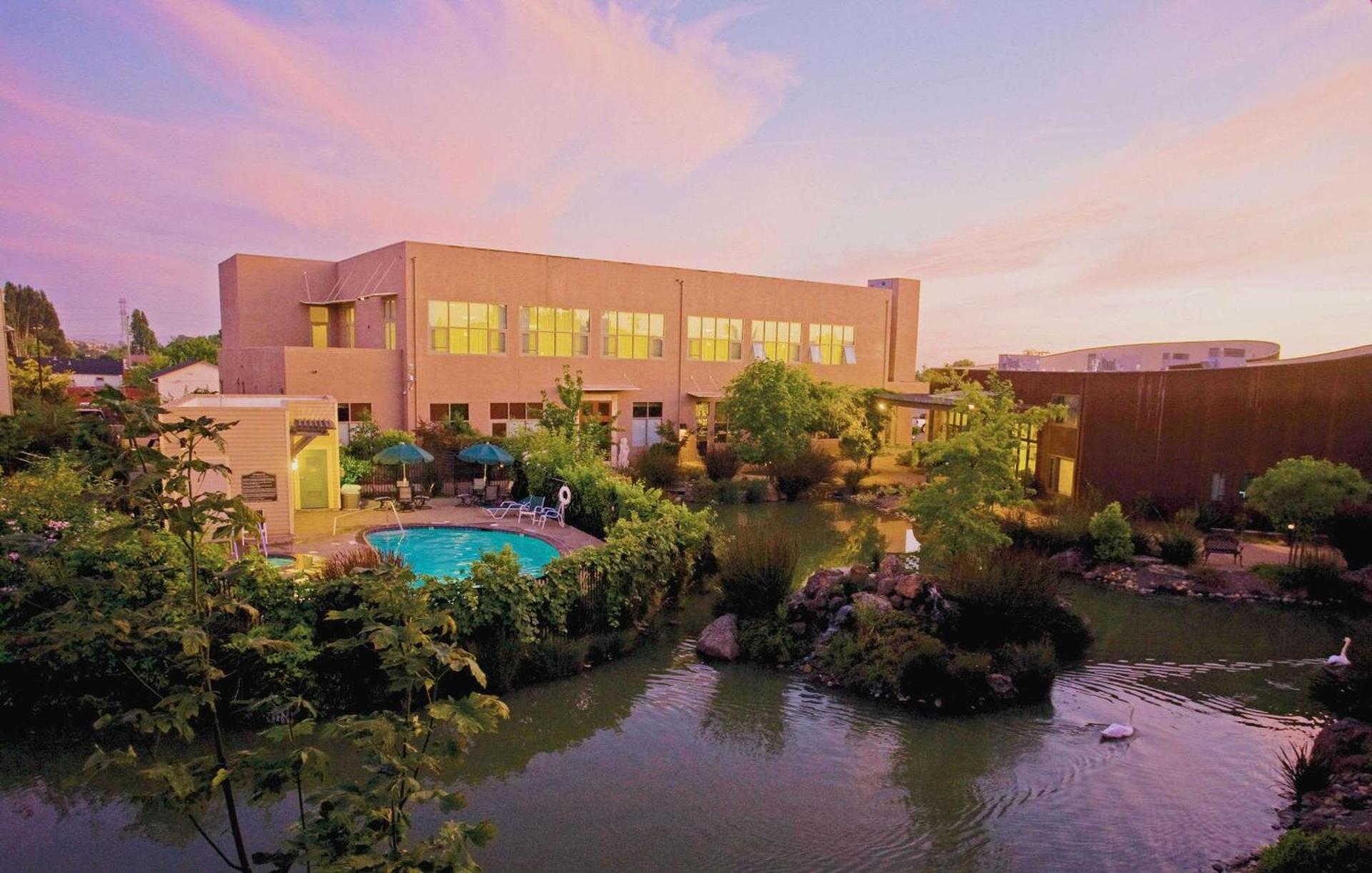 DoubleTree by Hilton Napa Valley - American Canyon photo 4