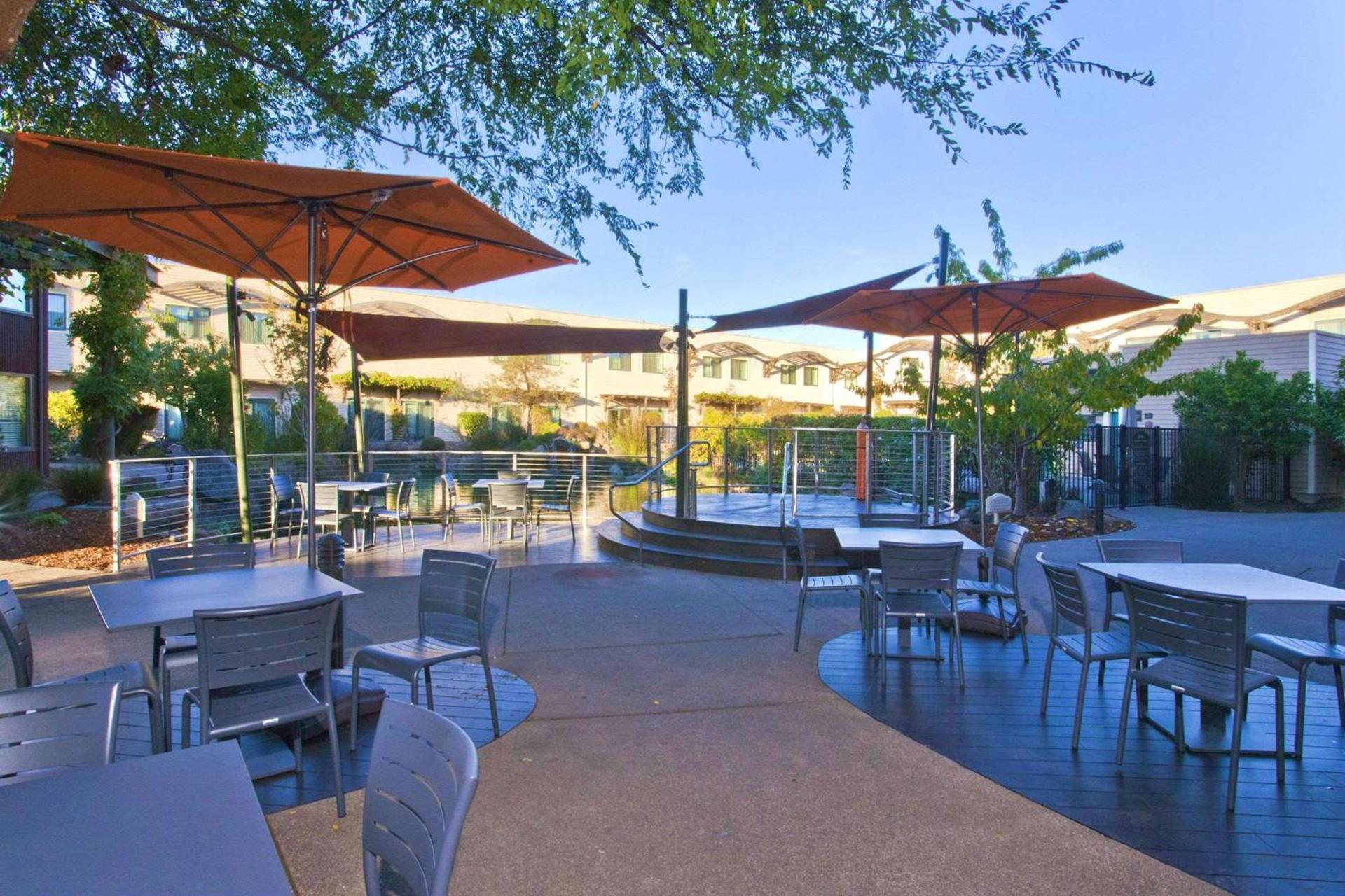 DoubleTree by Hilton Napa Valley - American Canyon photo 7