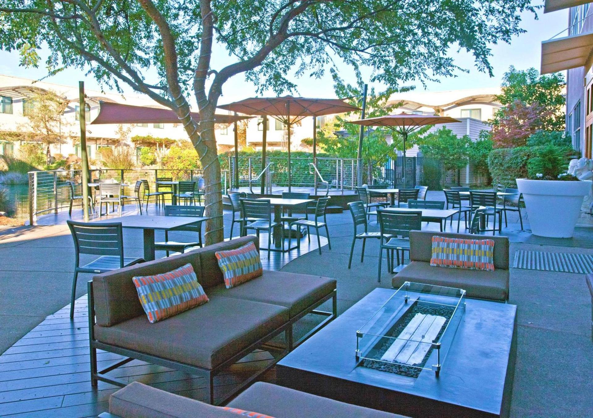 DoubleTree by Hilton Napa Valley - American Canyon photo 8