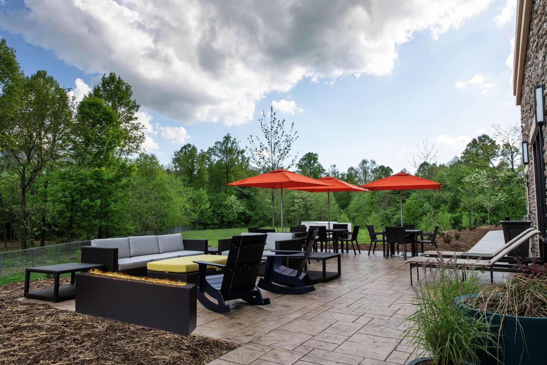 Hampton Inn Black Mountain photo 2