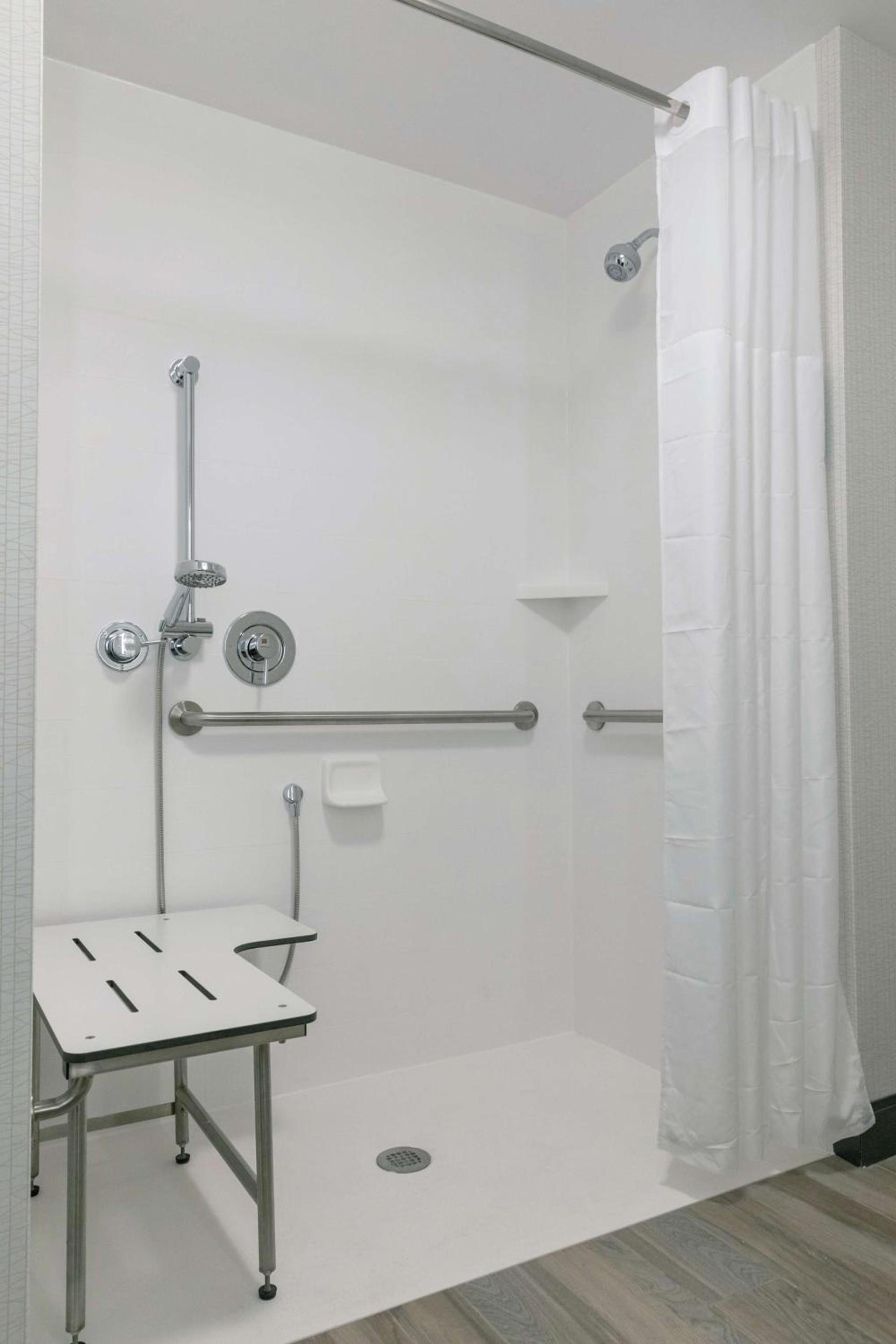Hampton Inn Black Mountain photo 16