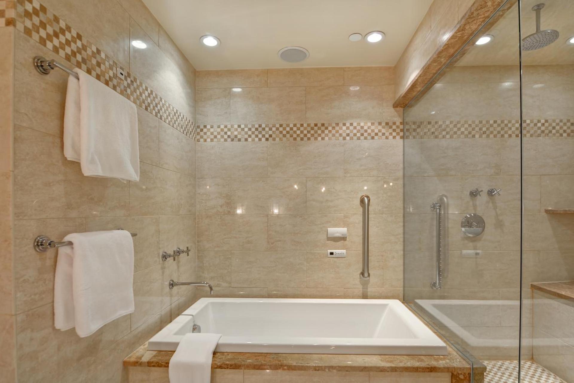 The Cincinnatian Curio Collection by Hilton photo 44