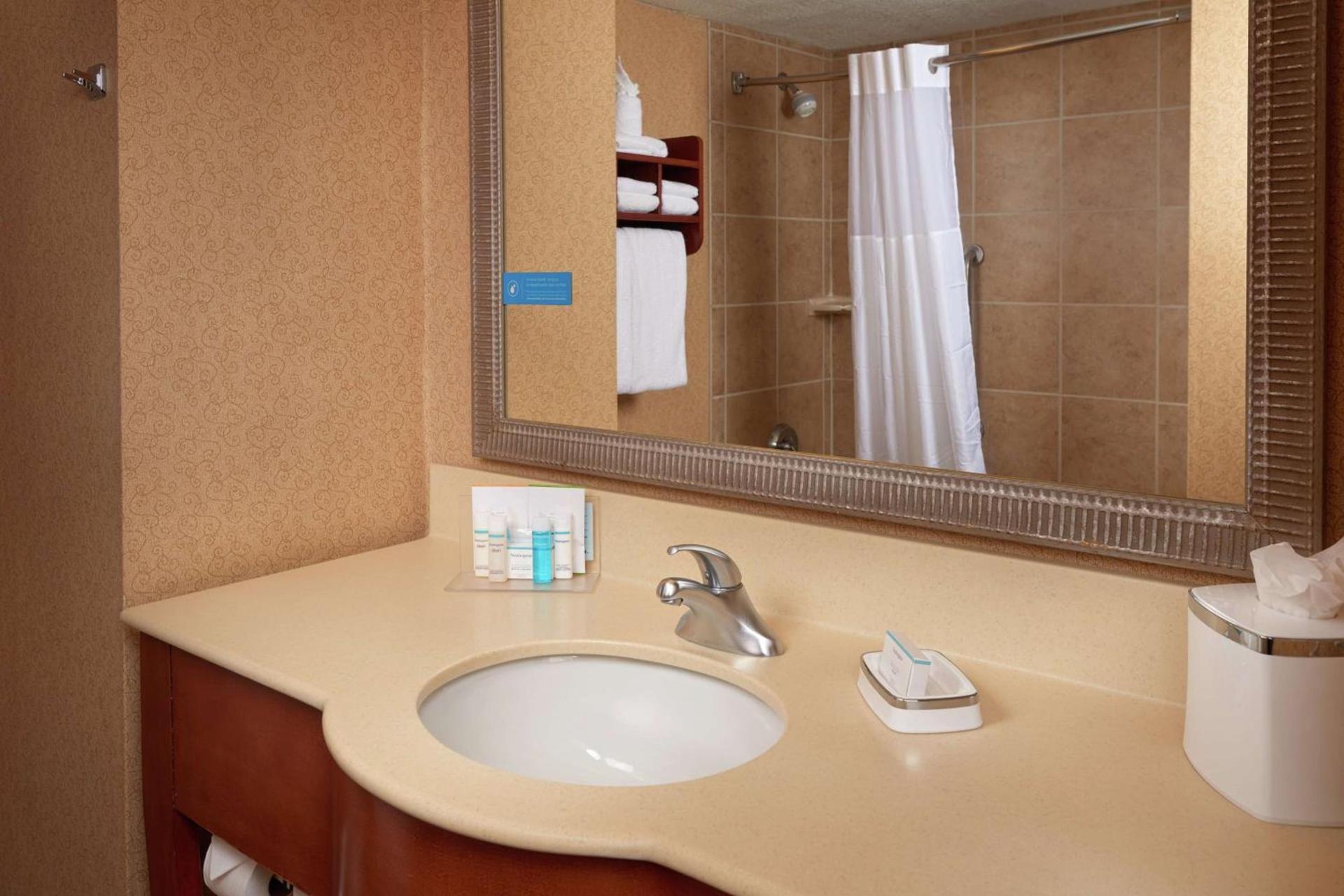 Hampton Inn by Hilton Youngstown-West I-80 photo 5