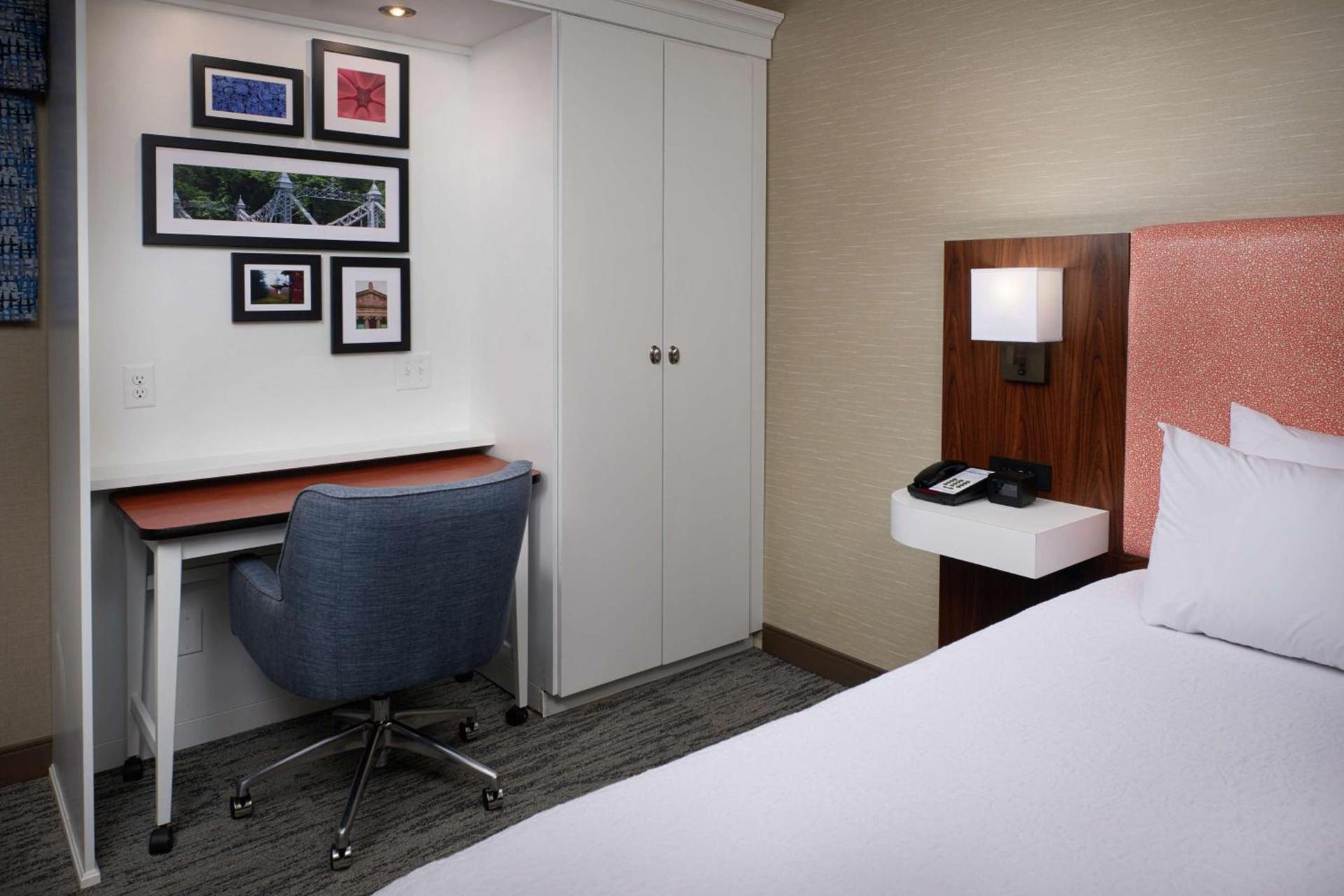 Hampton Inn by Hilton Youngstown-West I-80 photo 3
