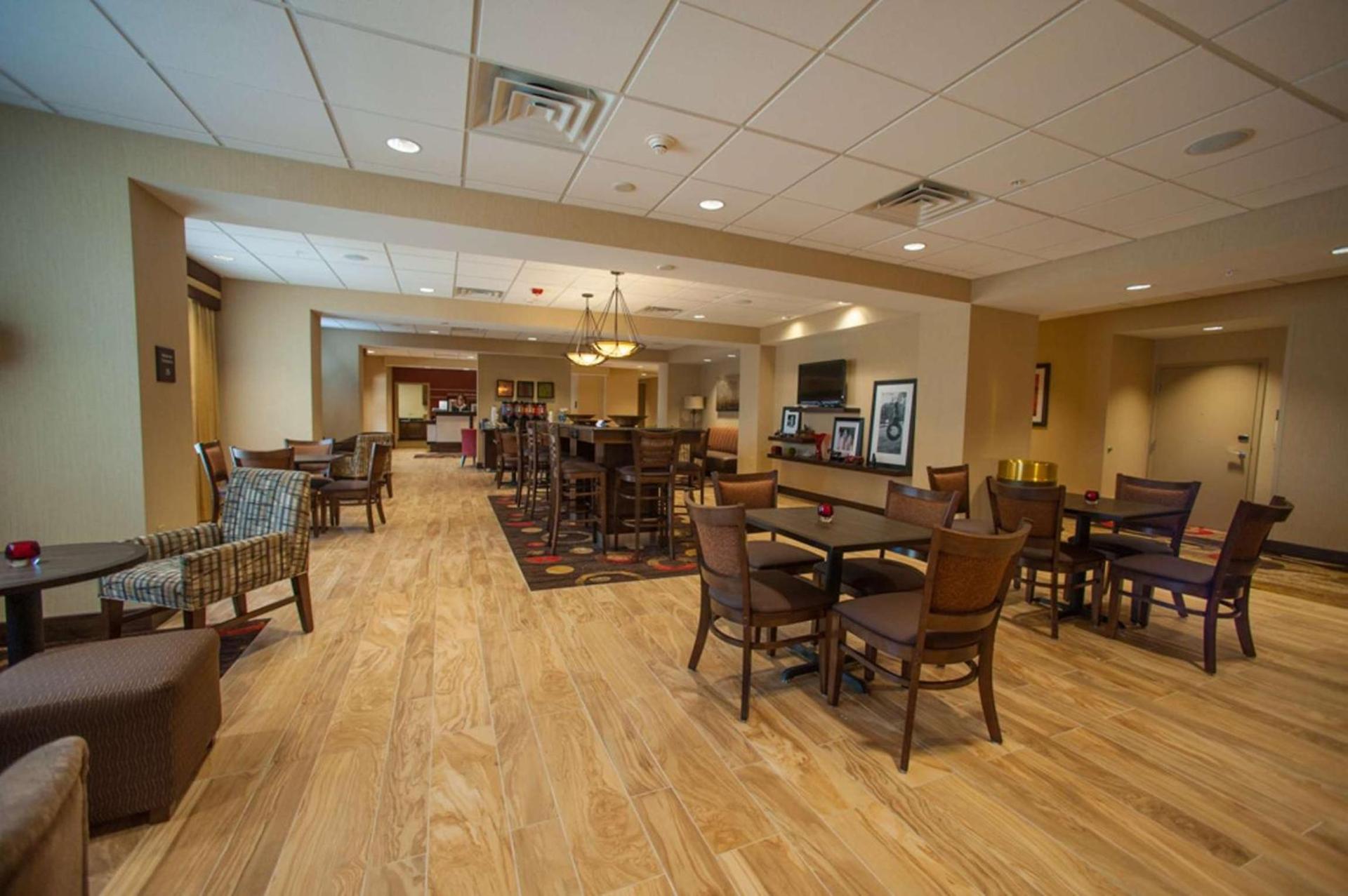 Hampton Inn by Hilton Fort Morgan photo 7