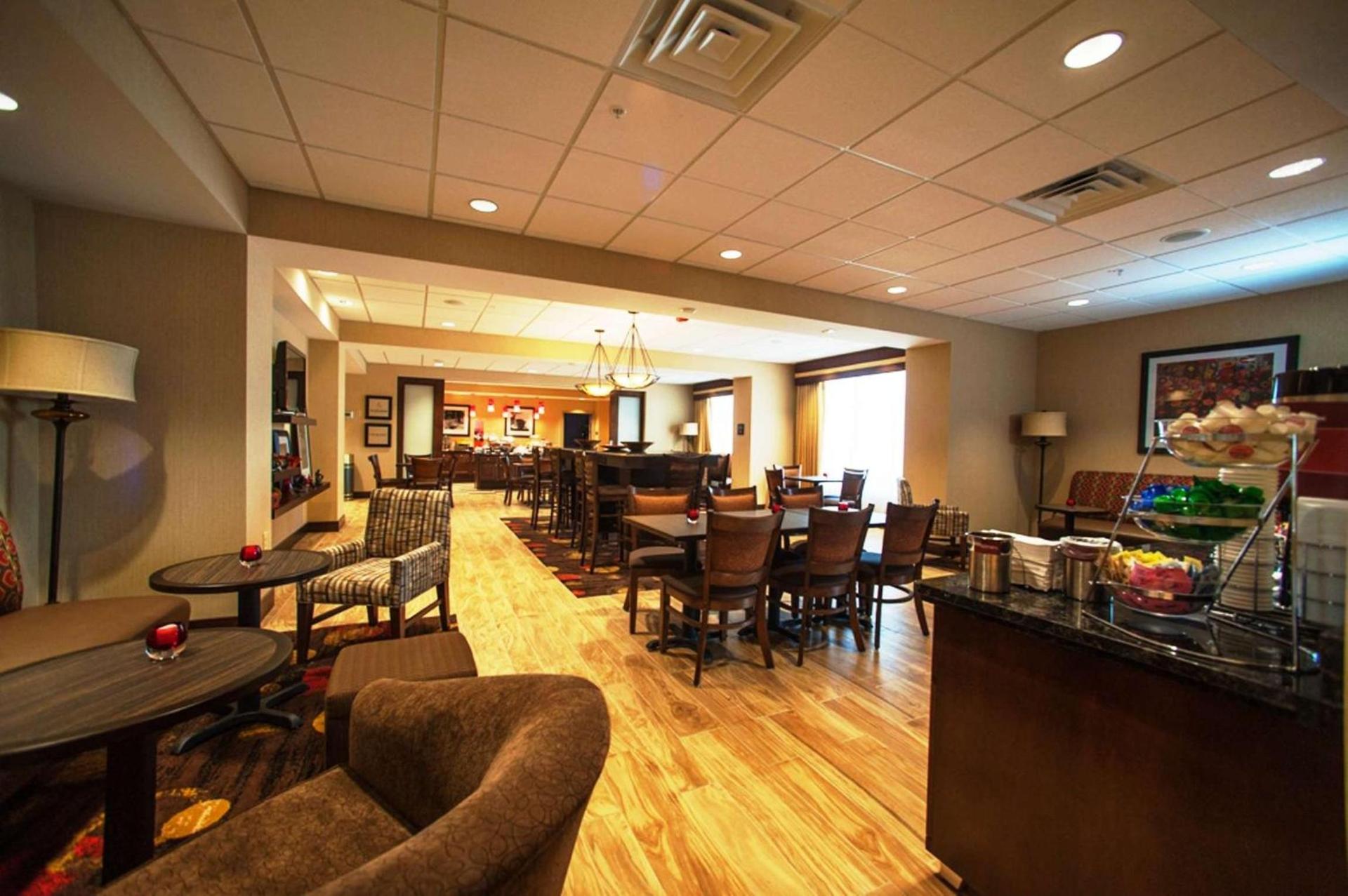 Hampton Inn by Hilton Fort Morgan photo 8
