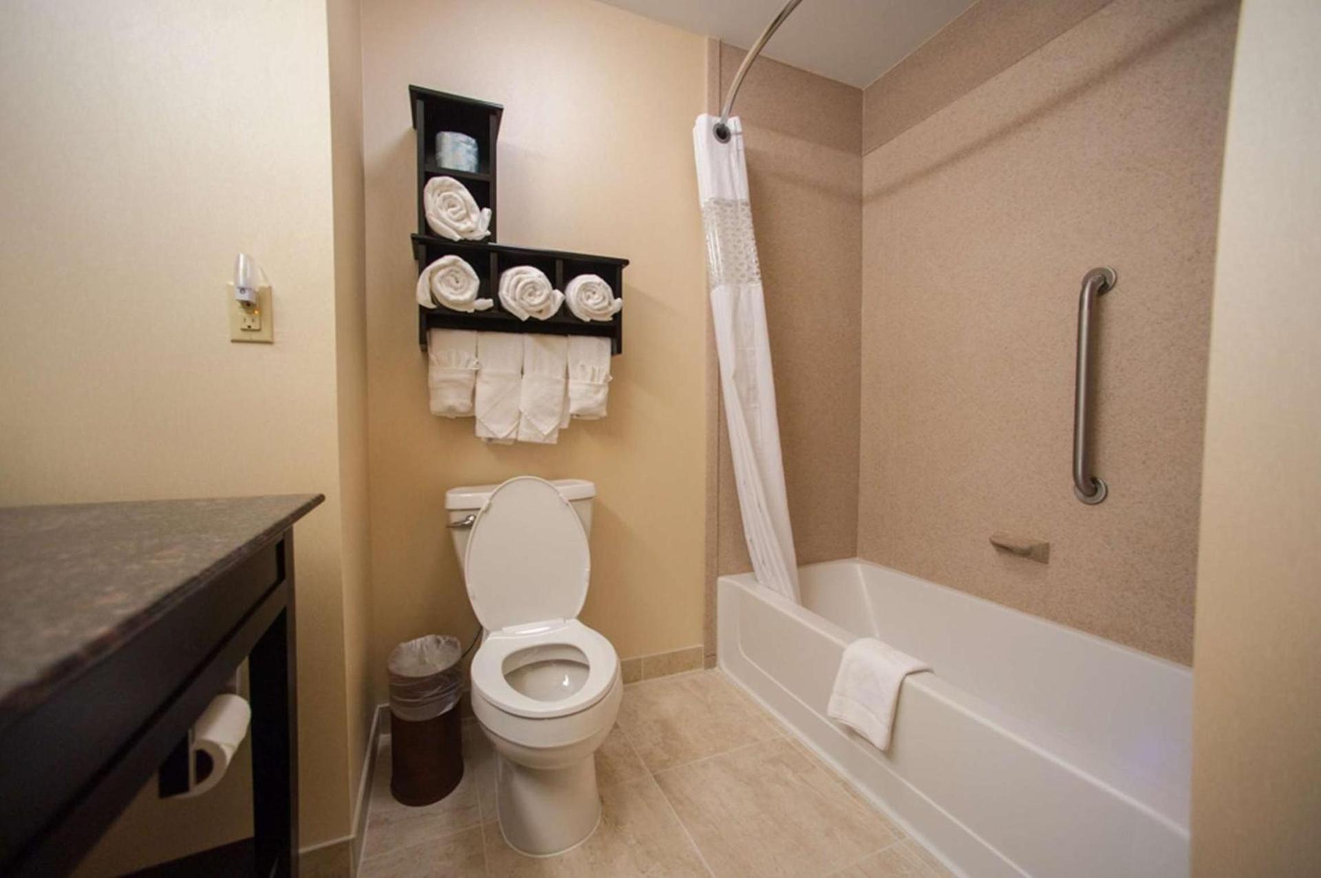 Hampton Inn by Hilton Fort Morgan photo 12
