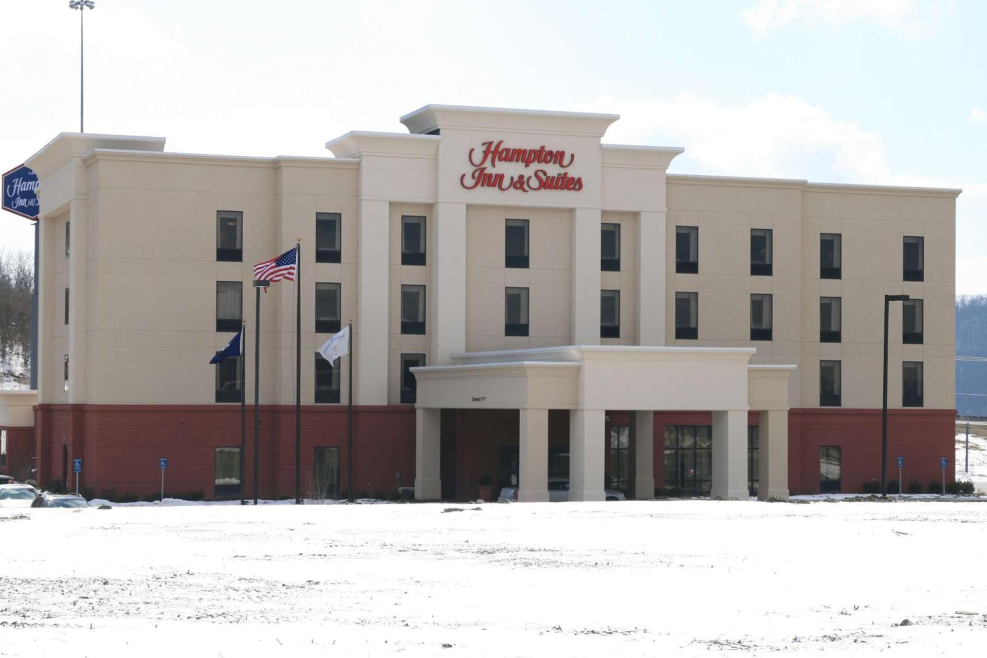 Hampton Inn & Suites Wilder photo 1