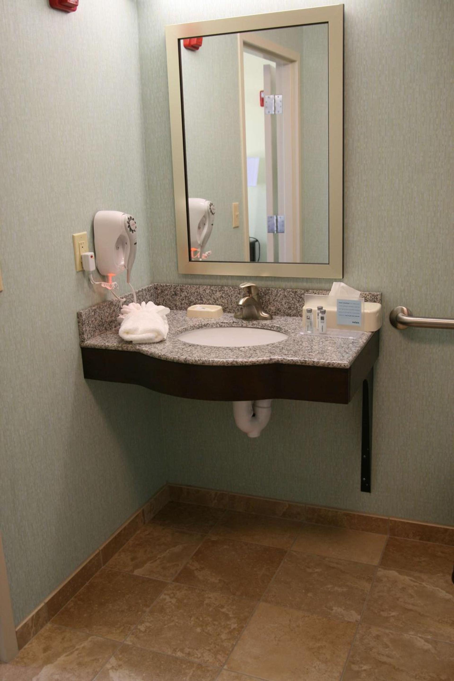 Hampton Inn & Suites Wilder photo 13