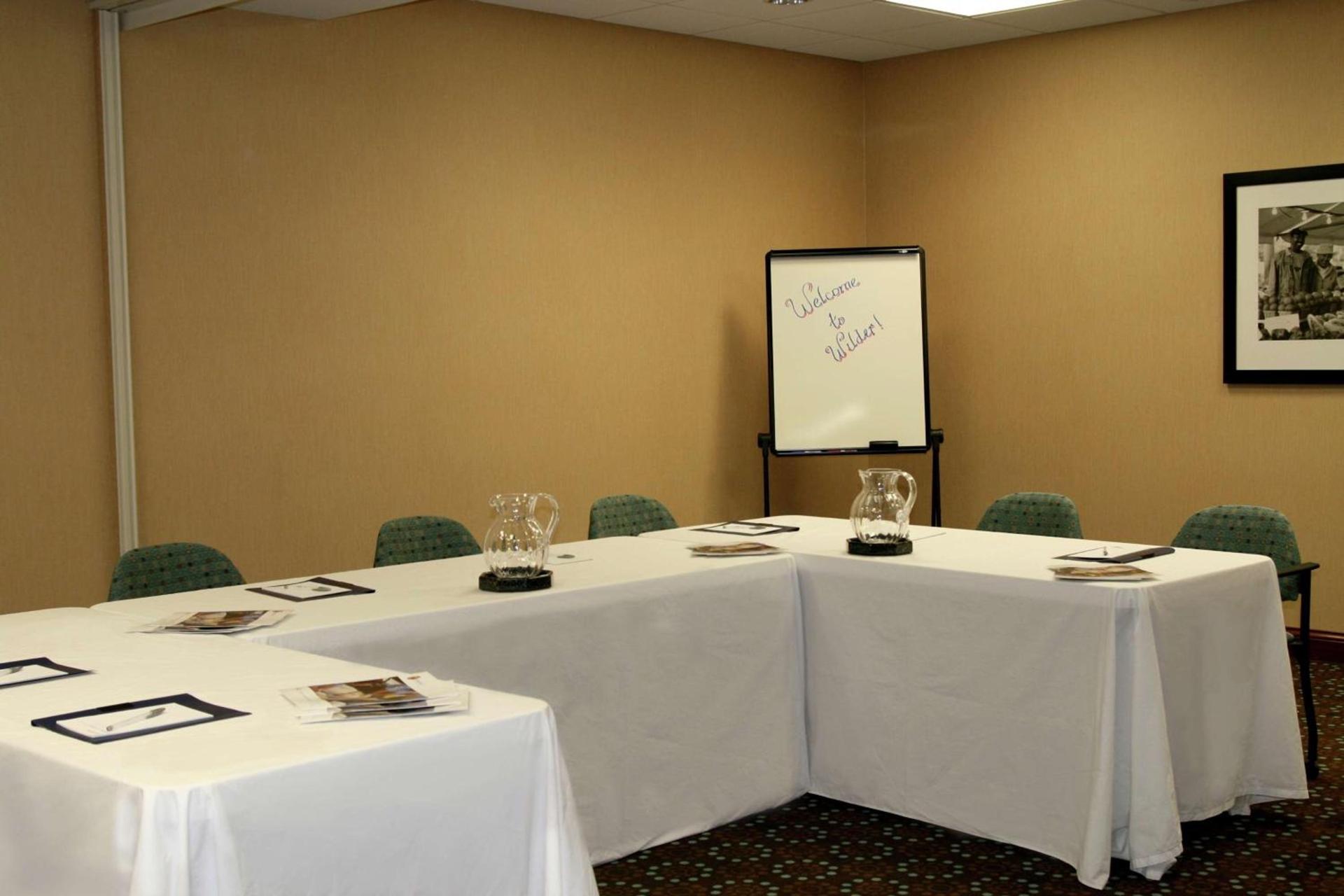 Hampton Inn & Suites Wilder photo 17