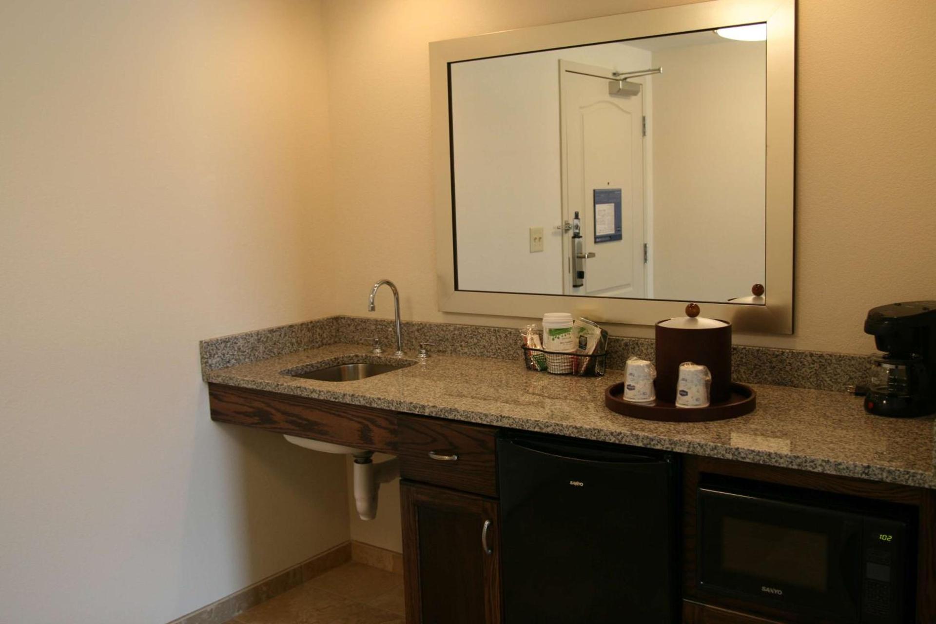 Hampton Inn & Suites Wilder photo 19