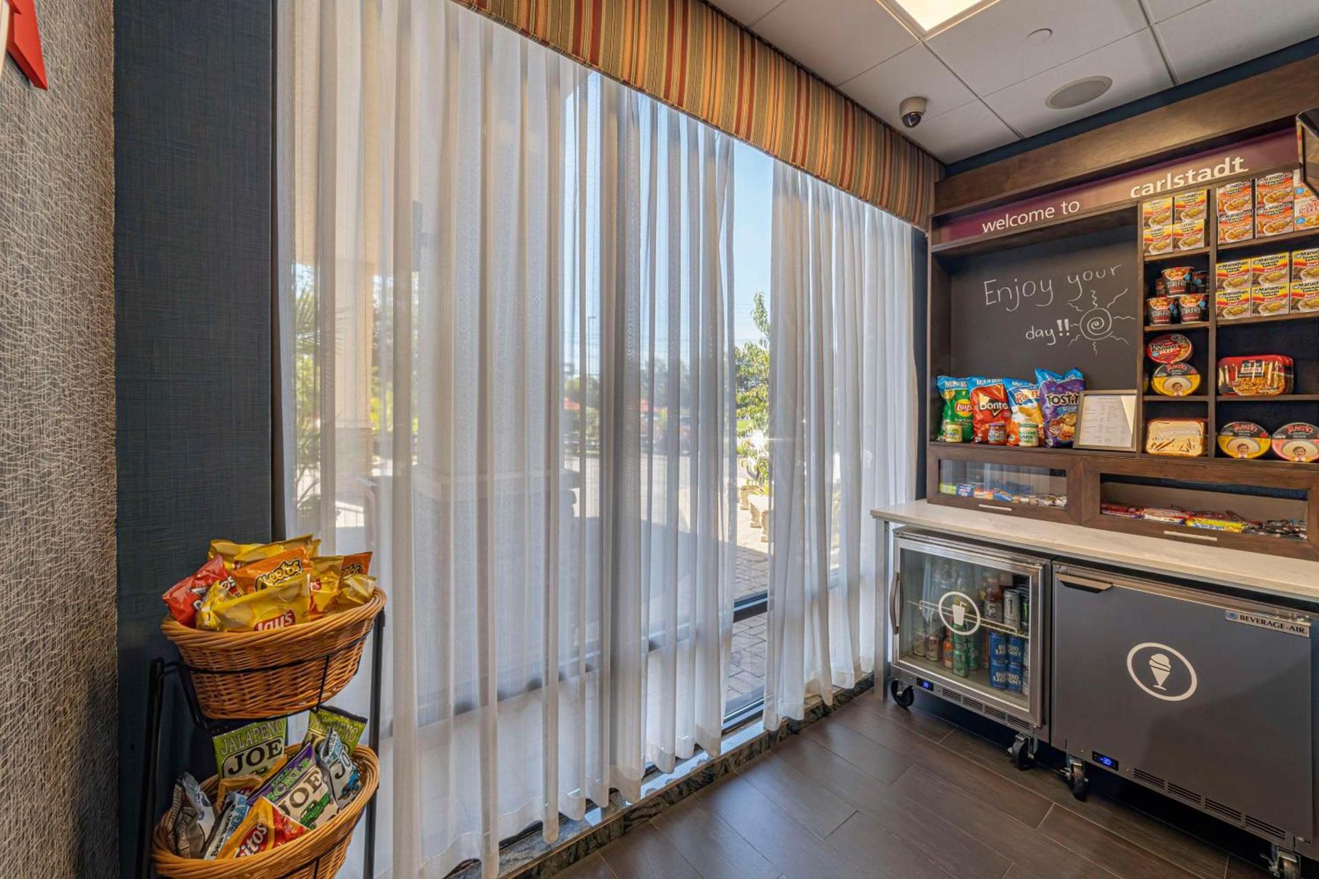 Hampton Inn Carlstadt At The Meadowlands photo 2