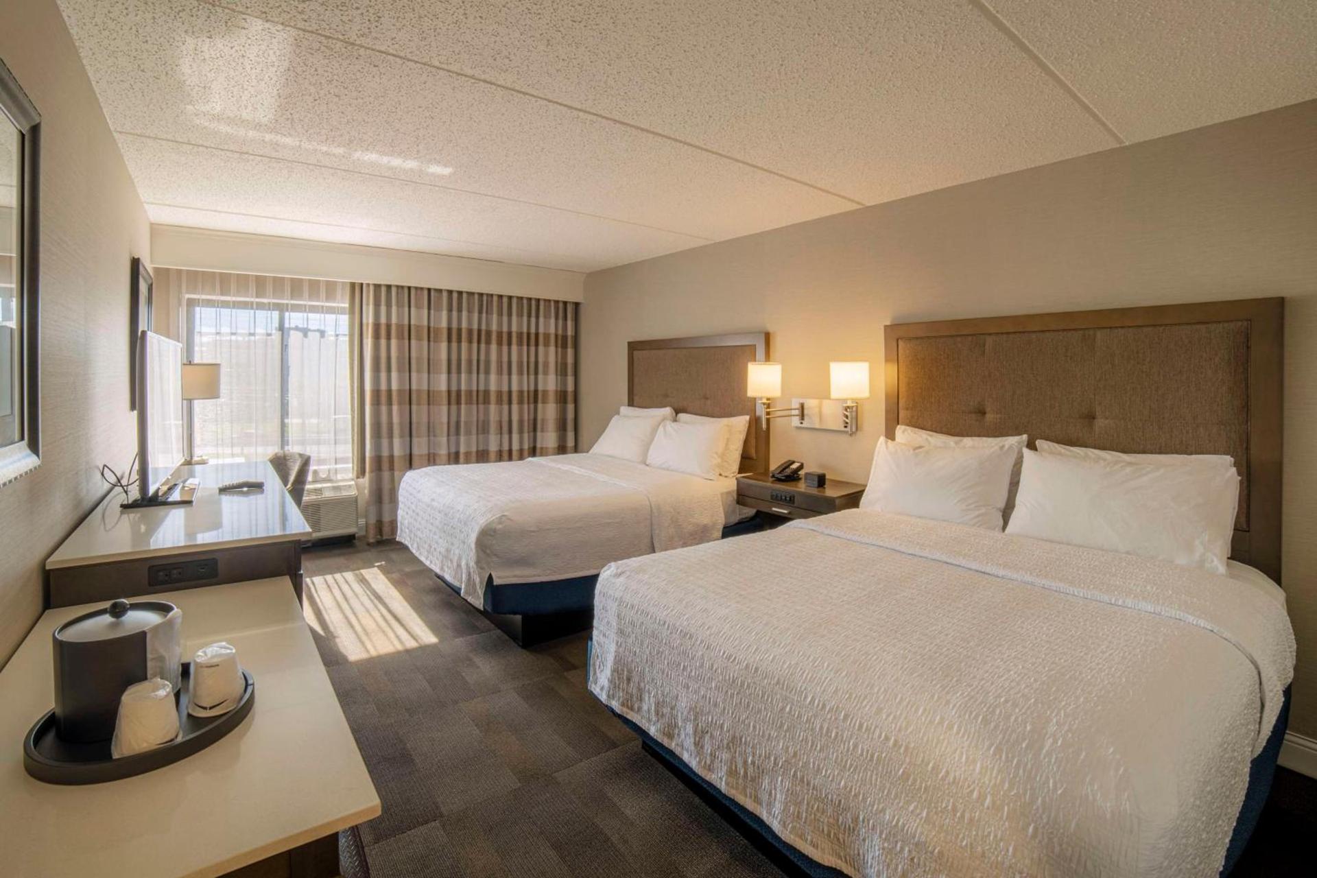 Hampton Inn Carlstadt At The Meadowlands photo 11