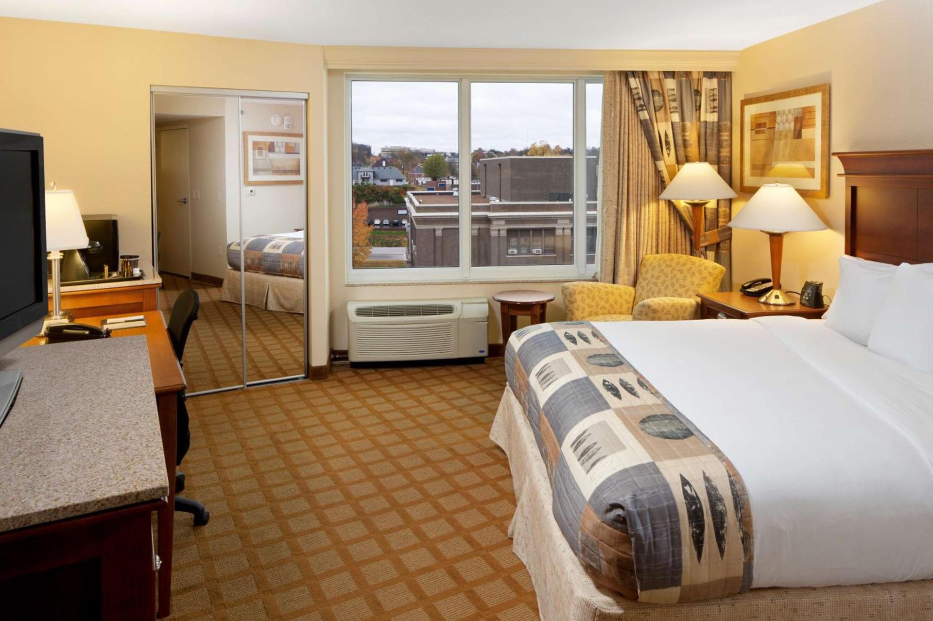 DoubleTree by Hilton Jefferson City photo 13