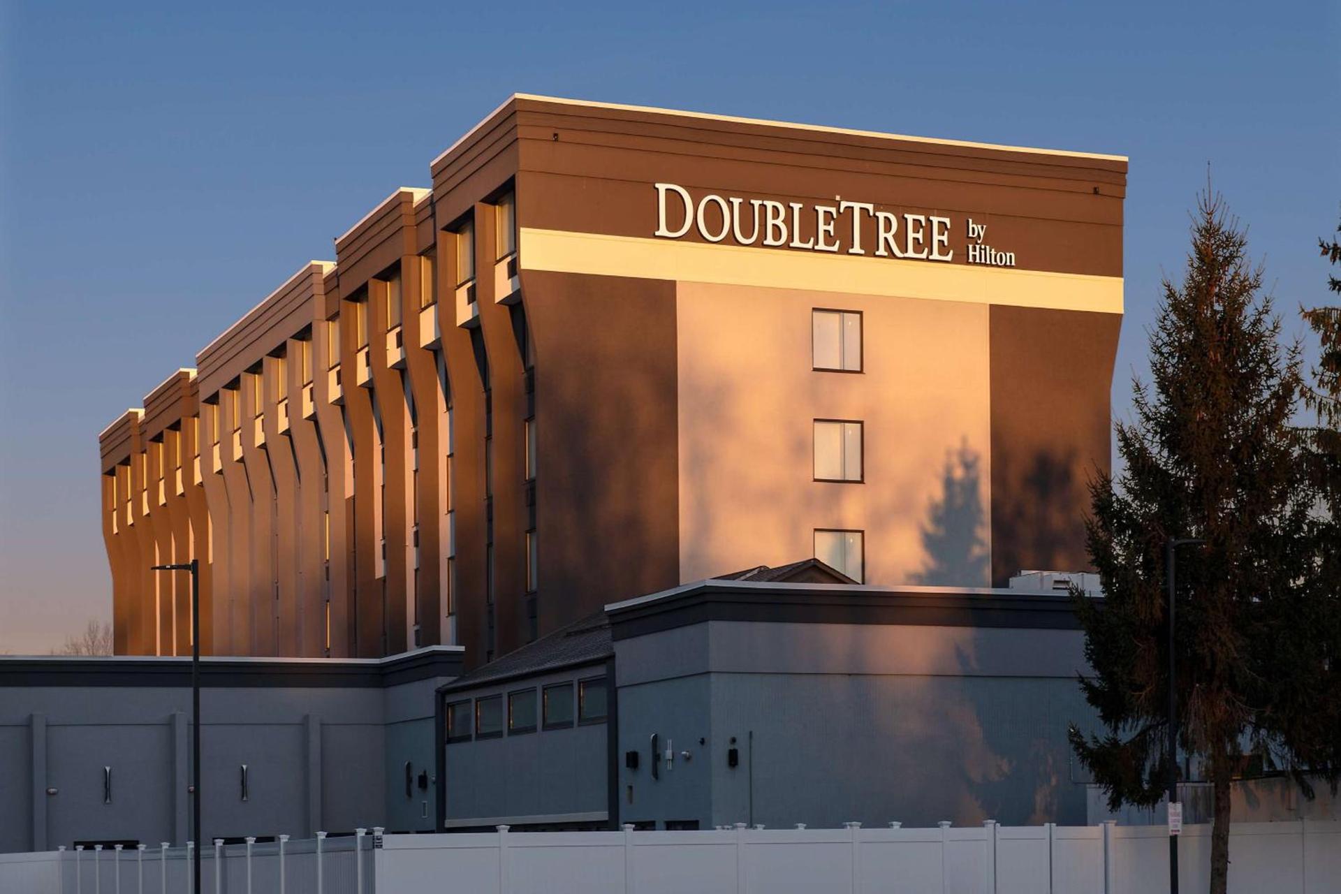 DoubleTree by Hilton Monroe Township Cranbury photo 2