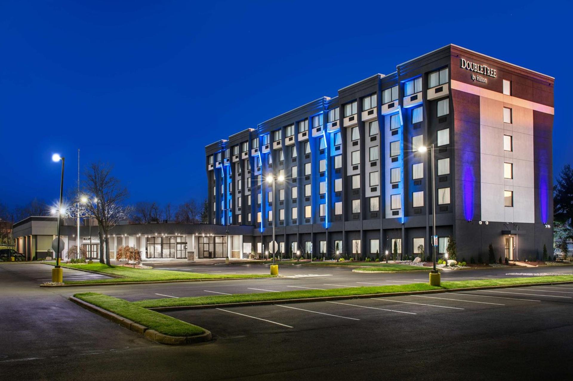 DoubleTree by Hilton Monroe Township Cranbury photo 1