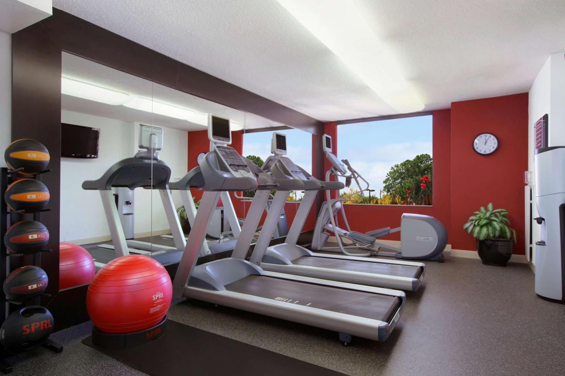 Homewood Suites by Hilton Falls Church photo 11