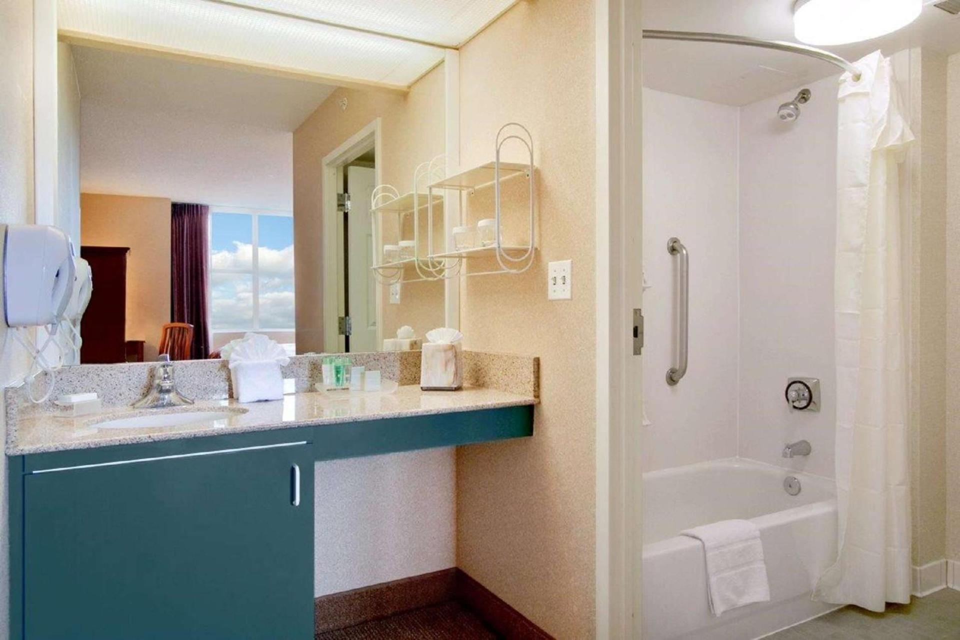 Homewood Suites by Hilton Falls Church photo 12