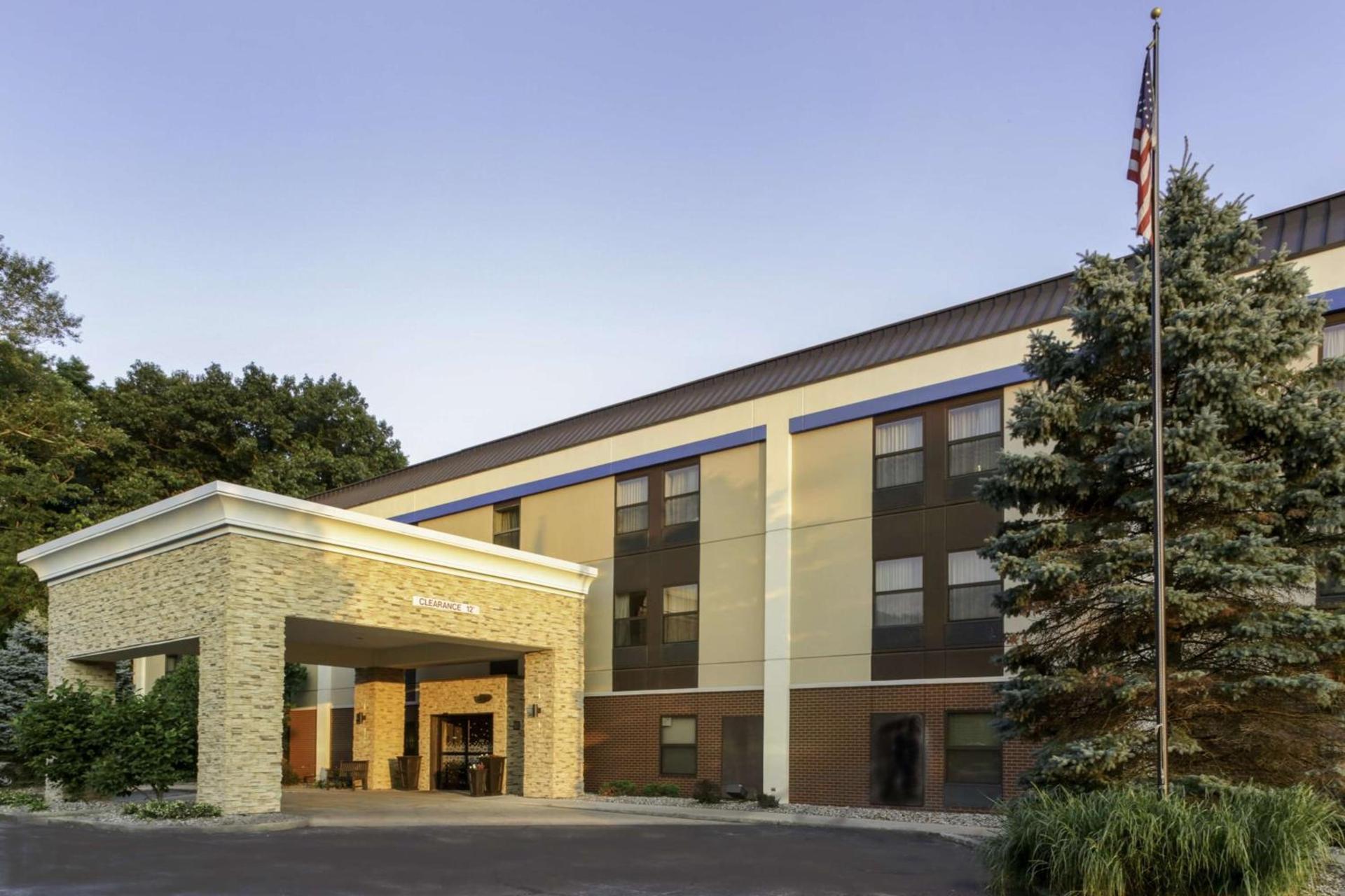 Hampton Inn Portage photo 2