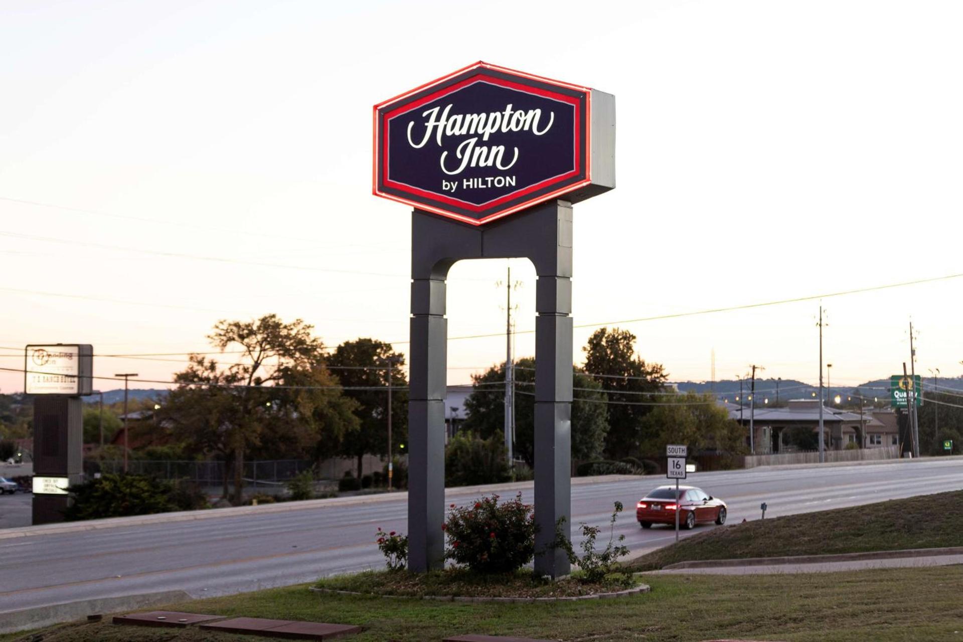 Hampton Inn Kerrville photo 2