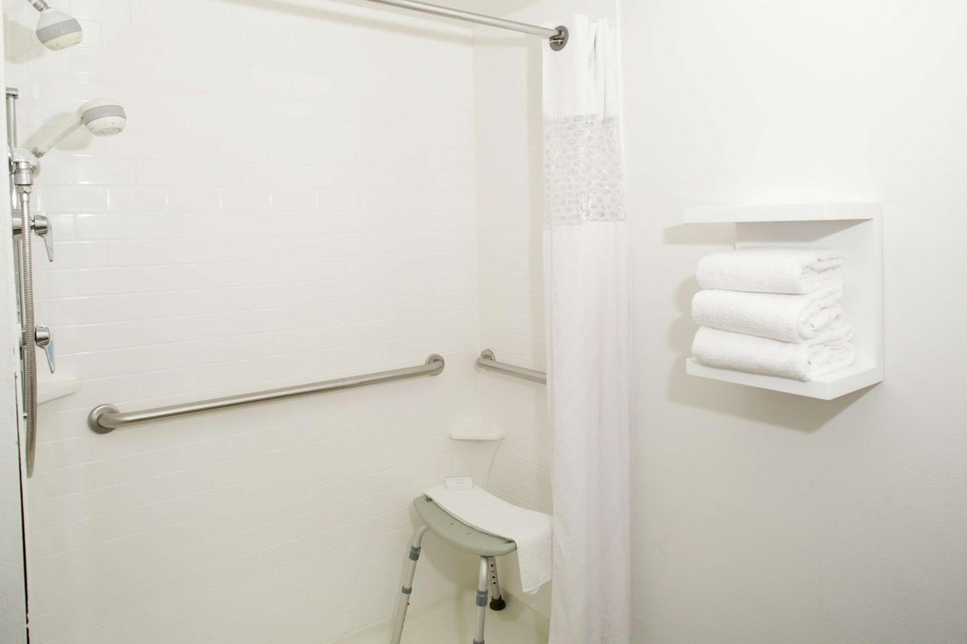 Hampton Inn Portage photo 13
