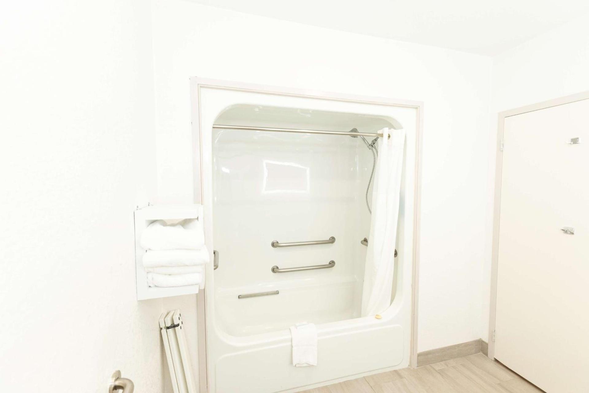 Hampton Inn Kerrville photo 10