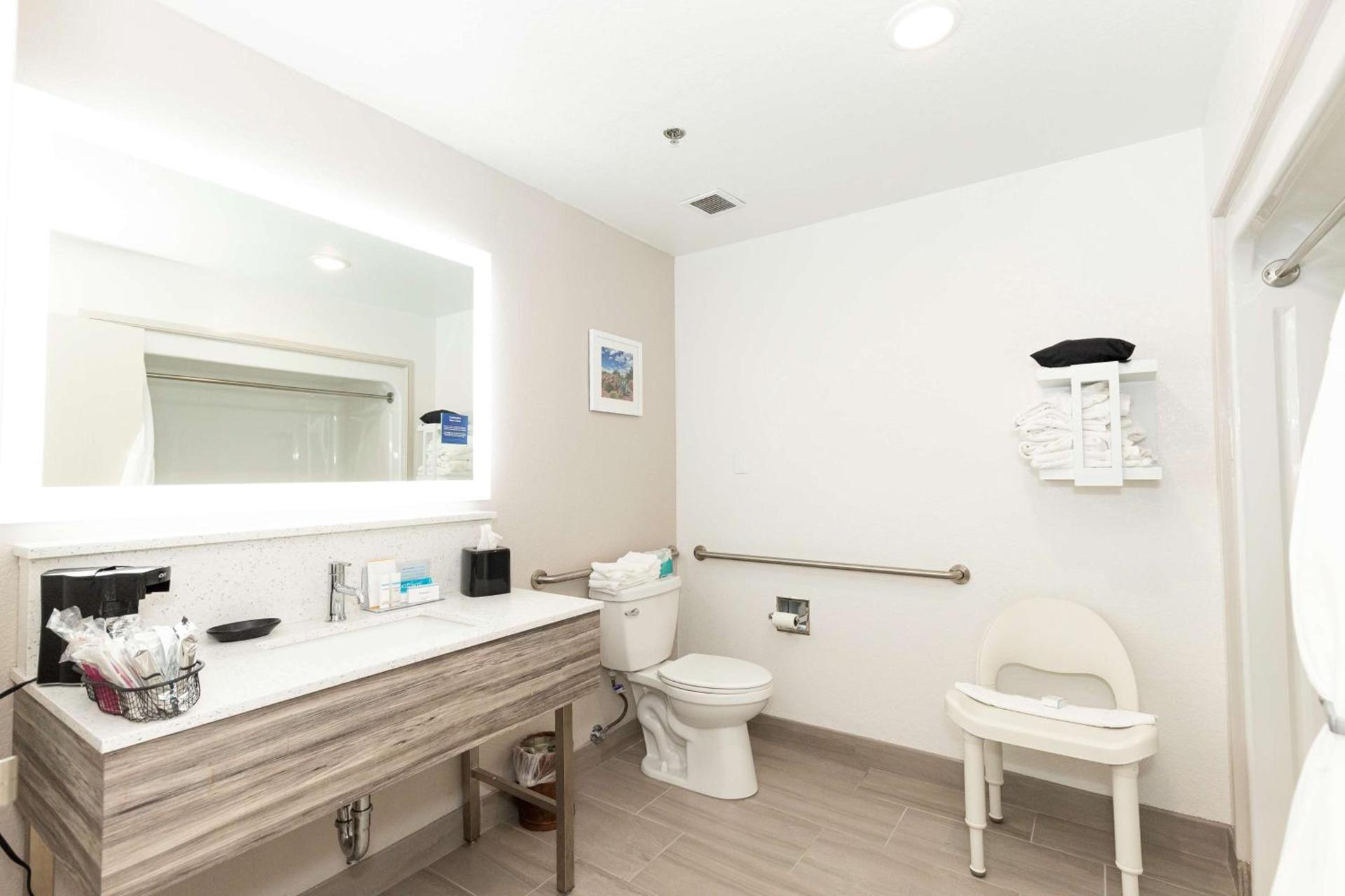 Hampton Inn Kerrville photo 13