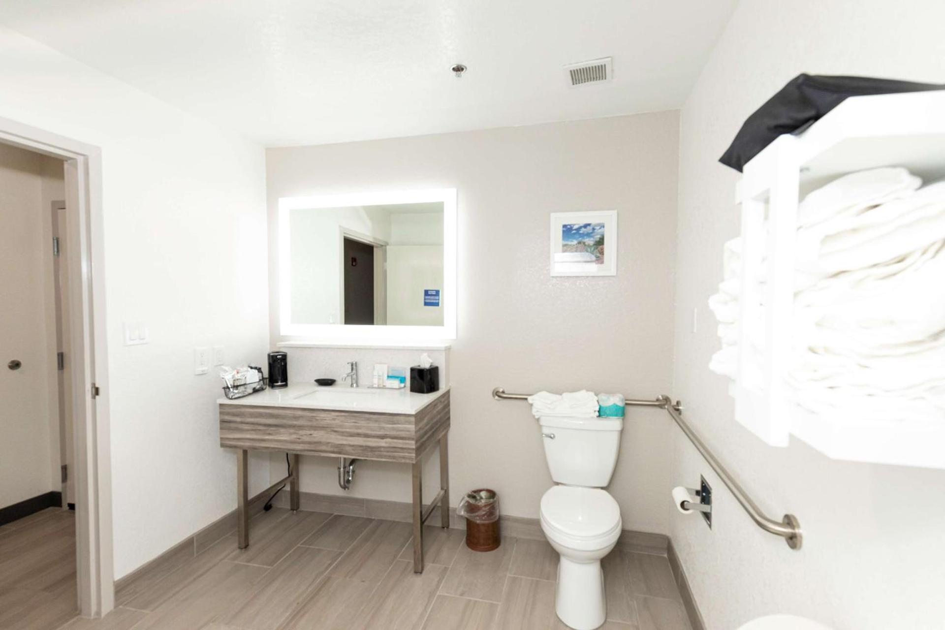 Hampton Inn Kerrville photo 14