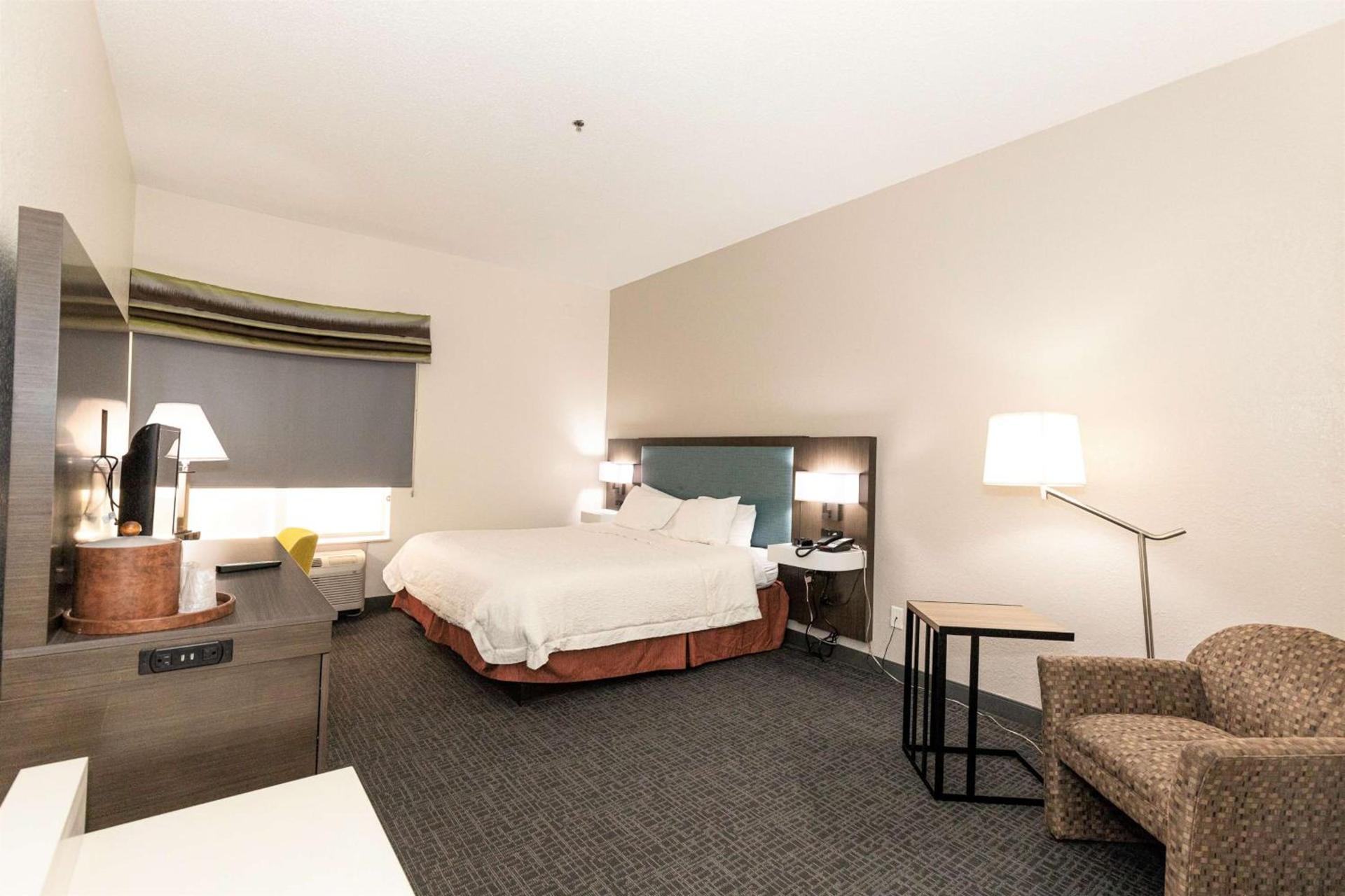Hampton Inn Kerrville photo 16