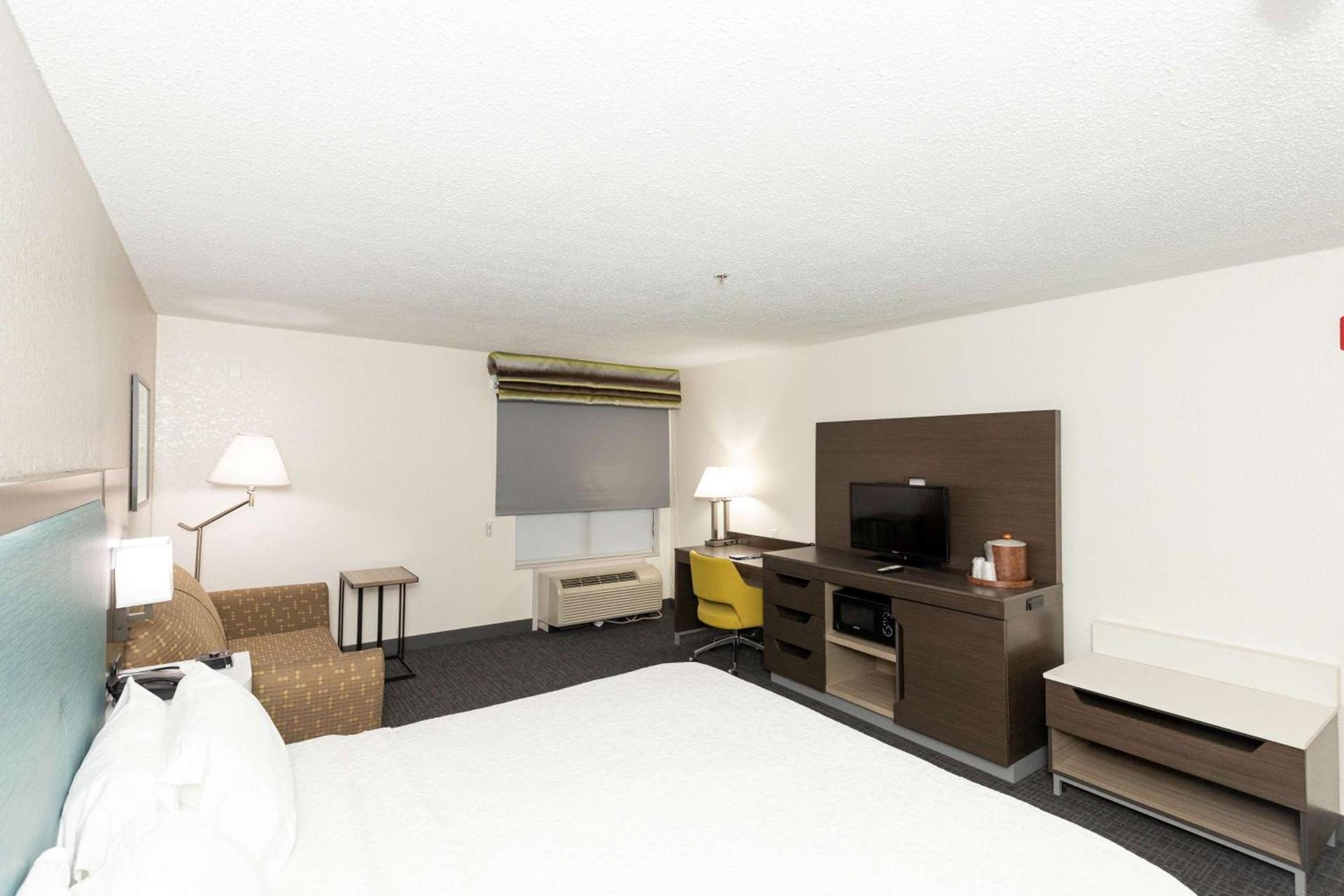 Hampton Inn Kerrville photo 17